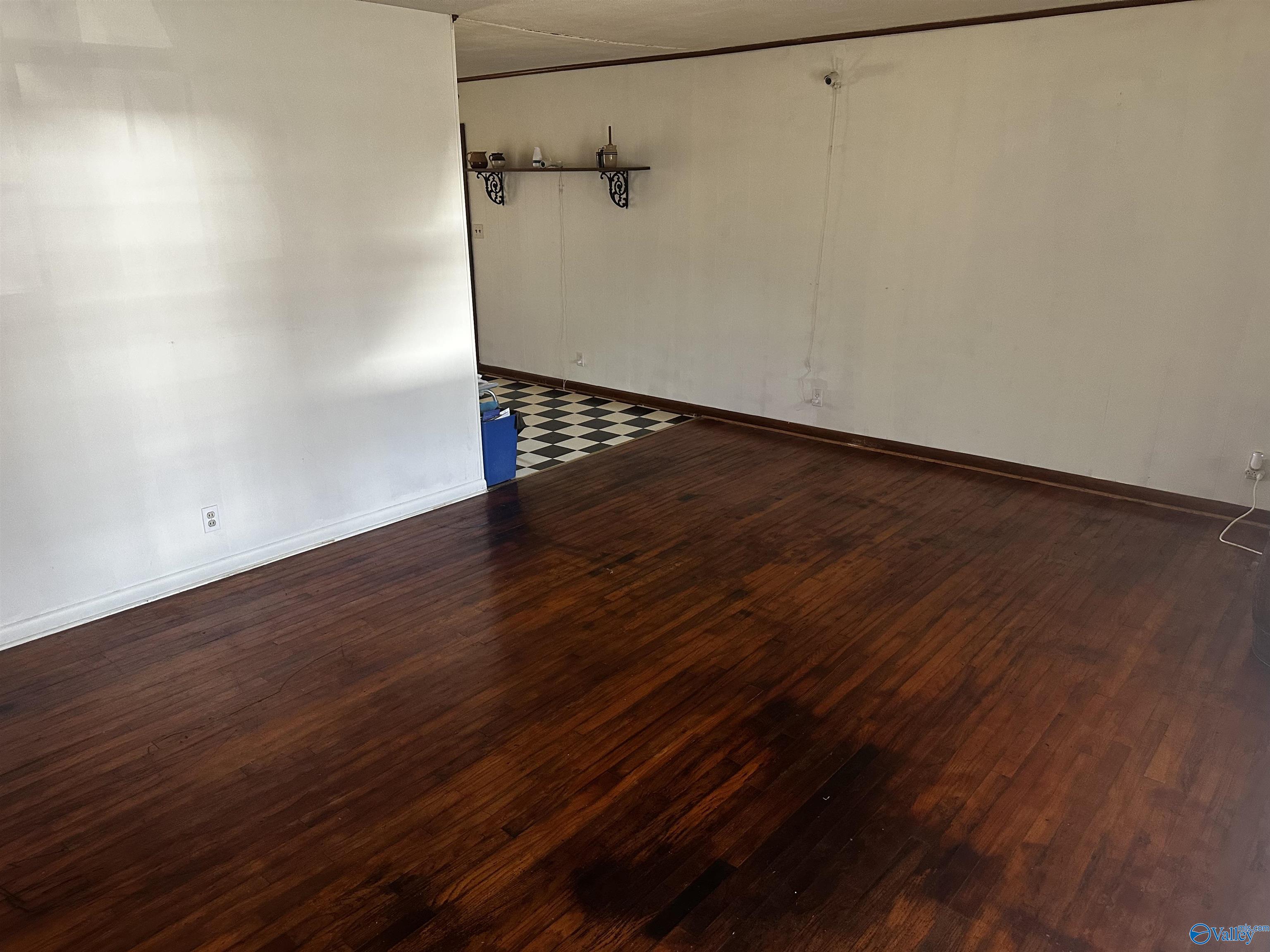 1009 Cornelia Circle