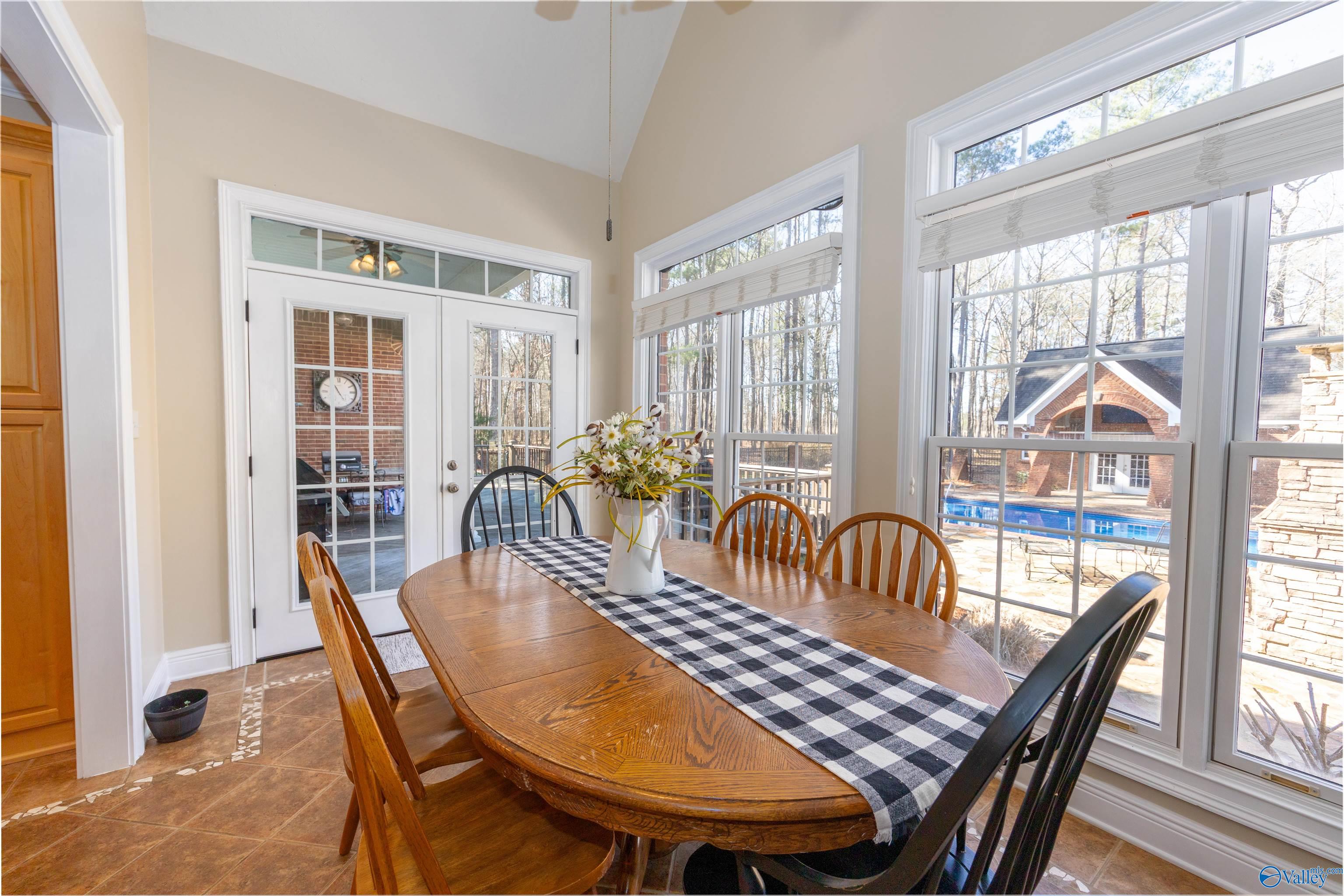 1252 Canoe Creek Road