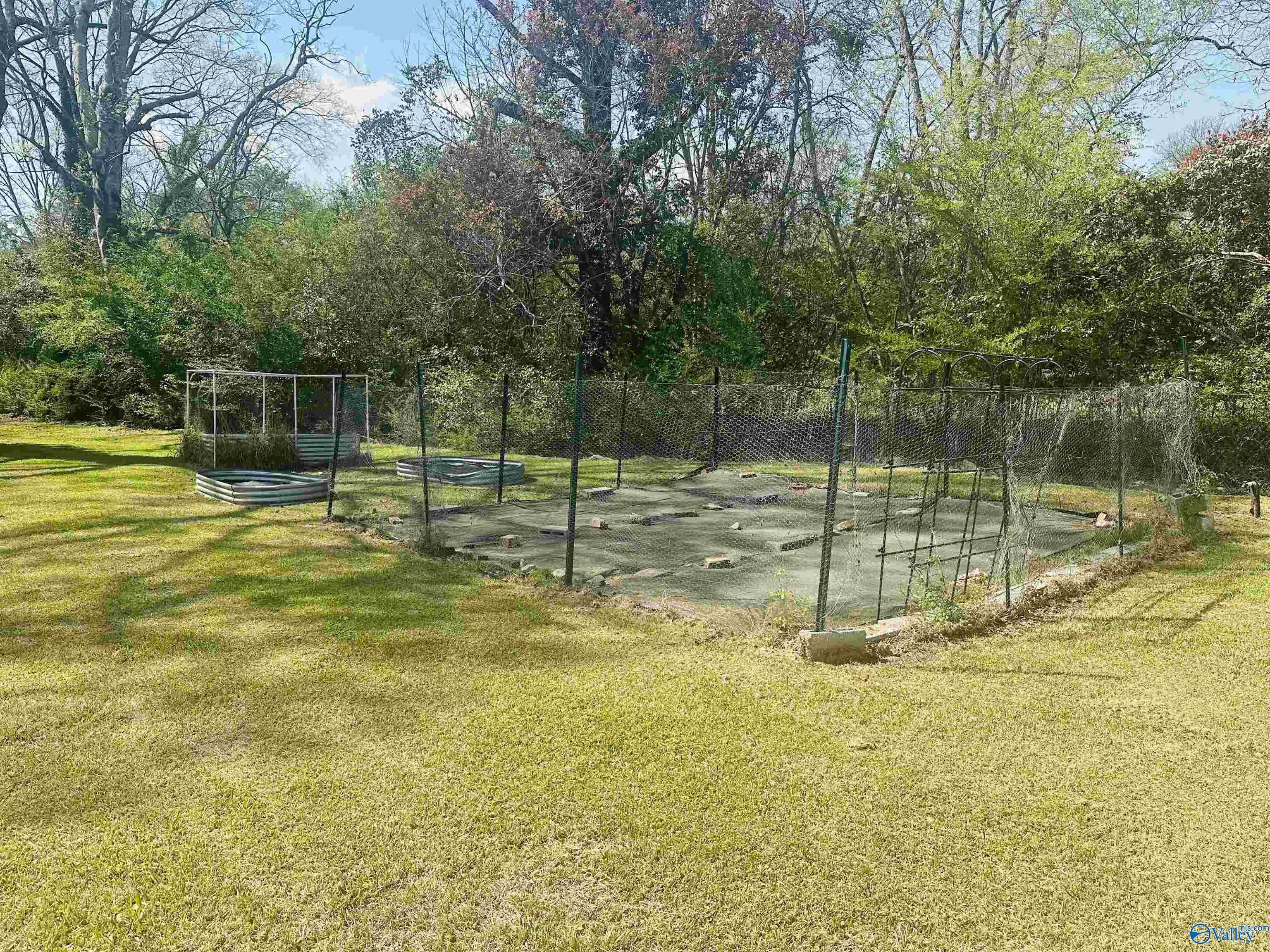 2004 Lookout Street