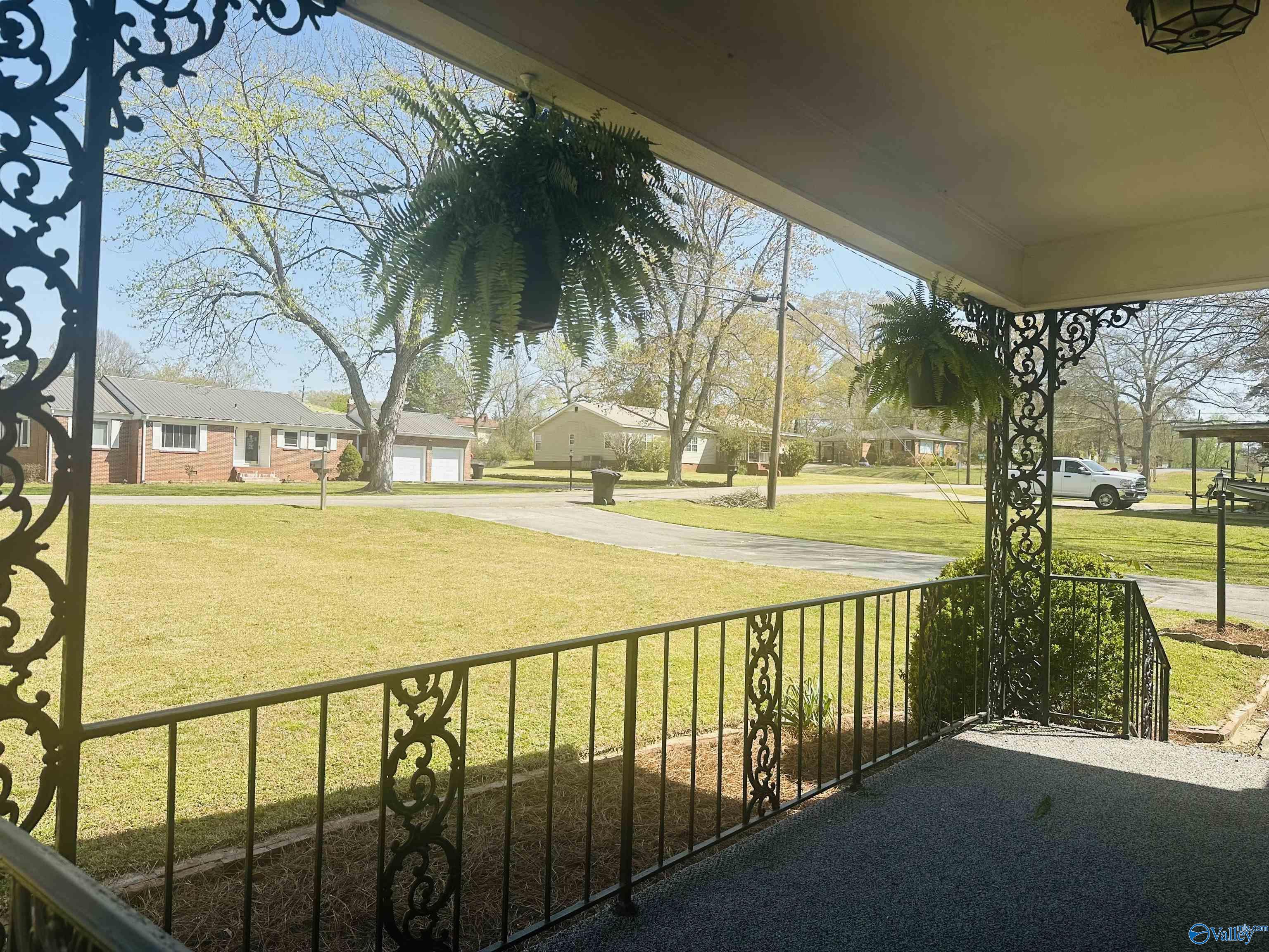 2004 Lookout Street