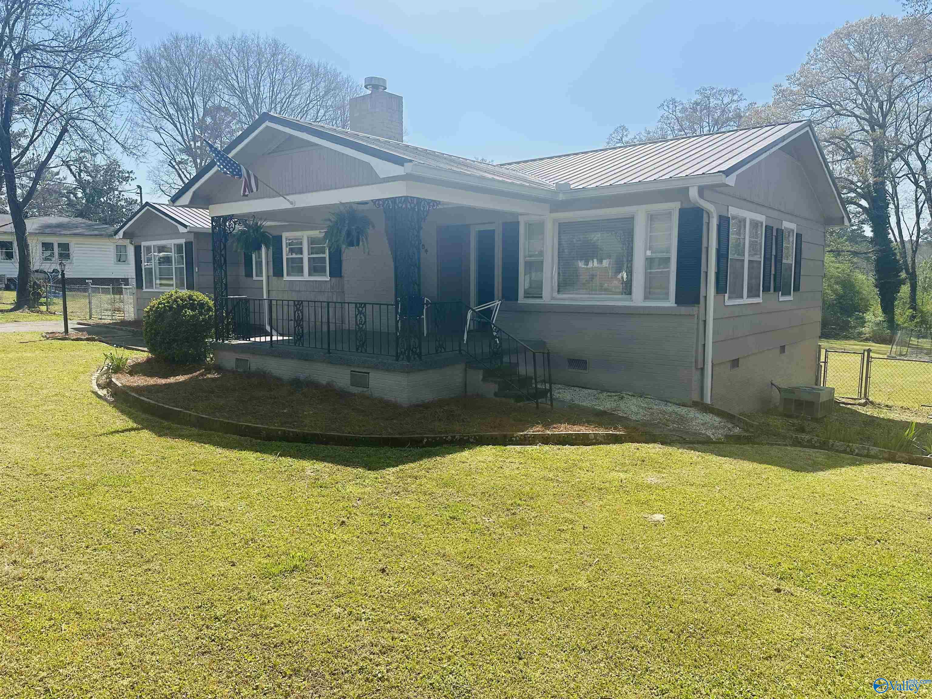 2004 Lookout Street
