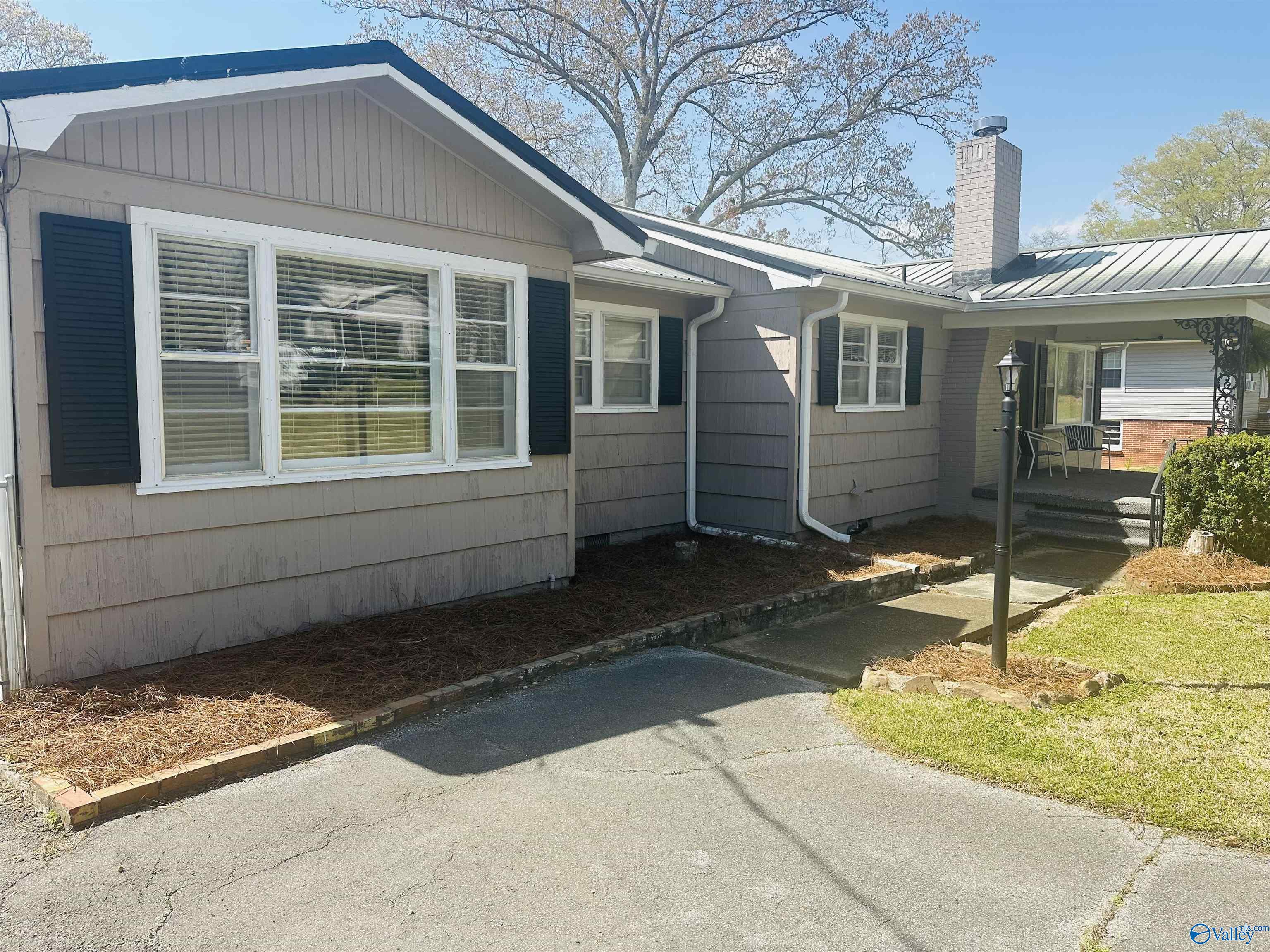 2004 Lookout Street