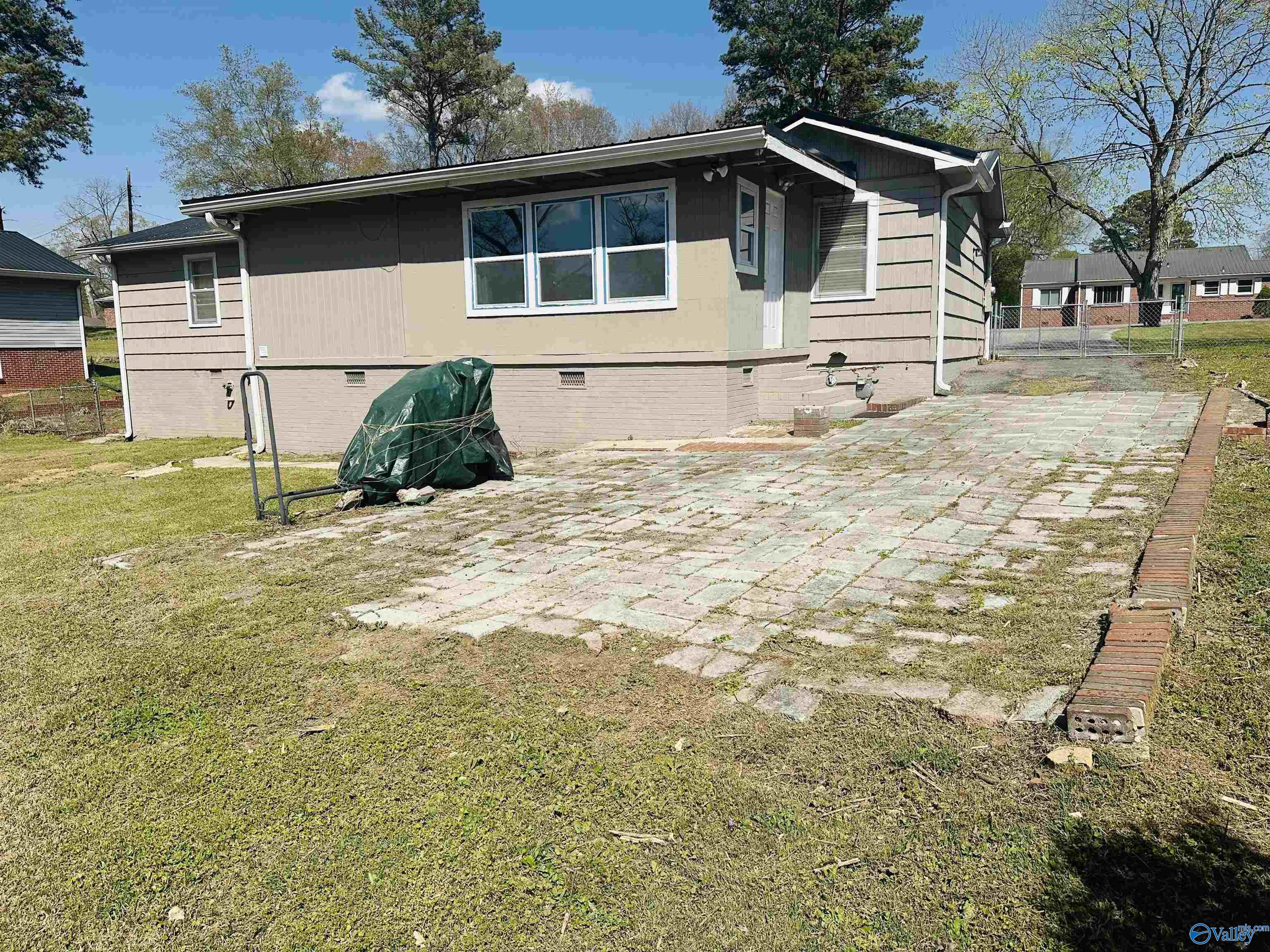2004 Lookout Street