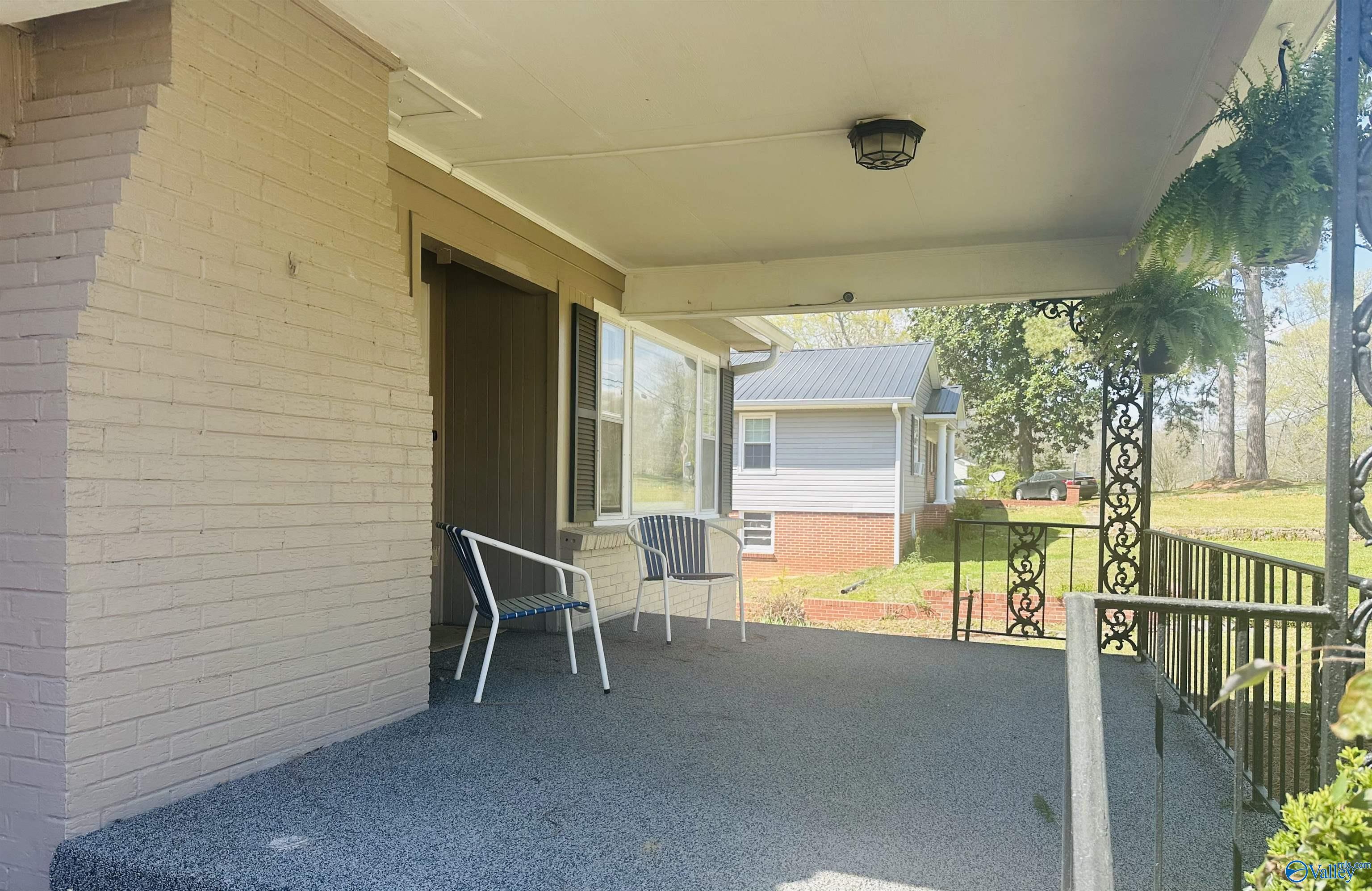 2004 Lookout Street