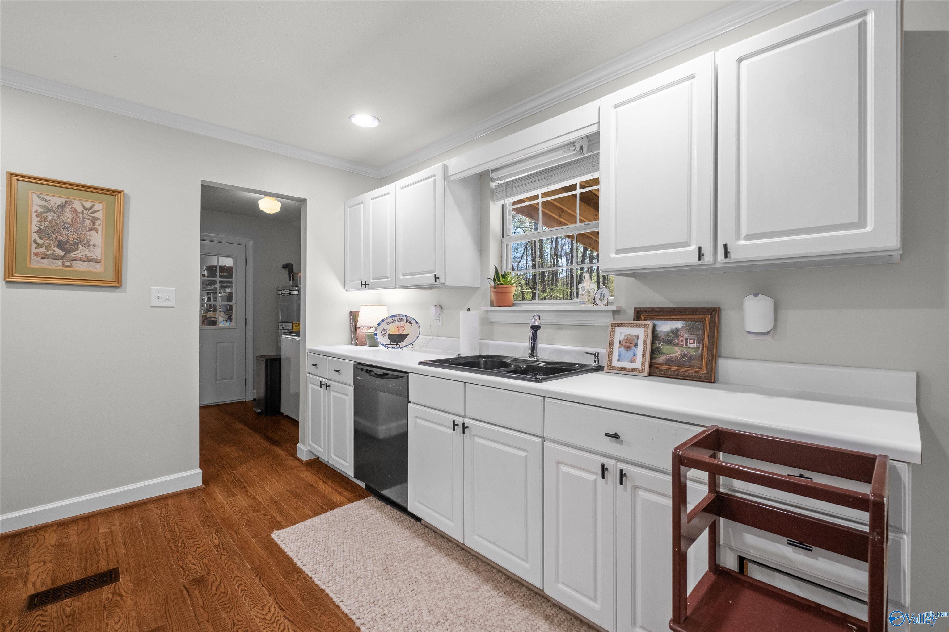 2075 Jane Lane