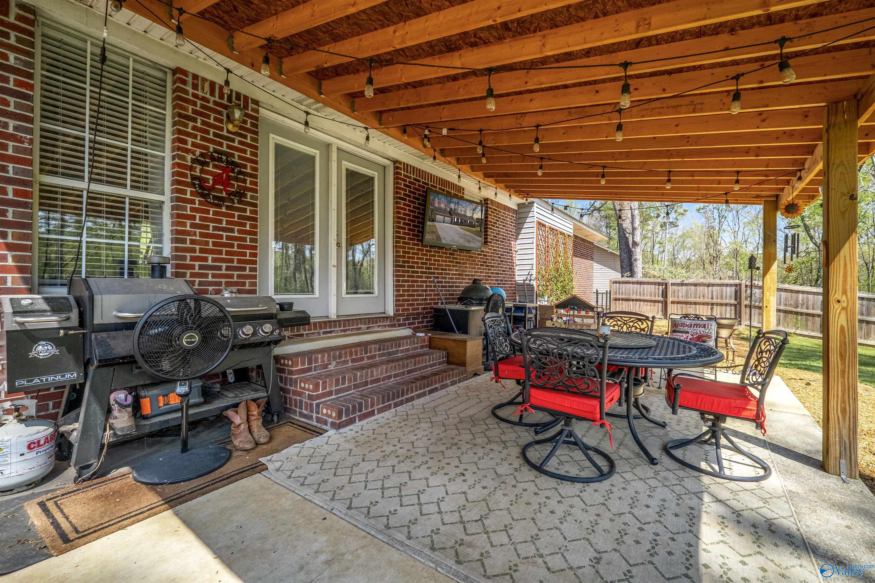 2075 Jane Lane