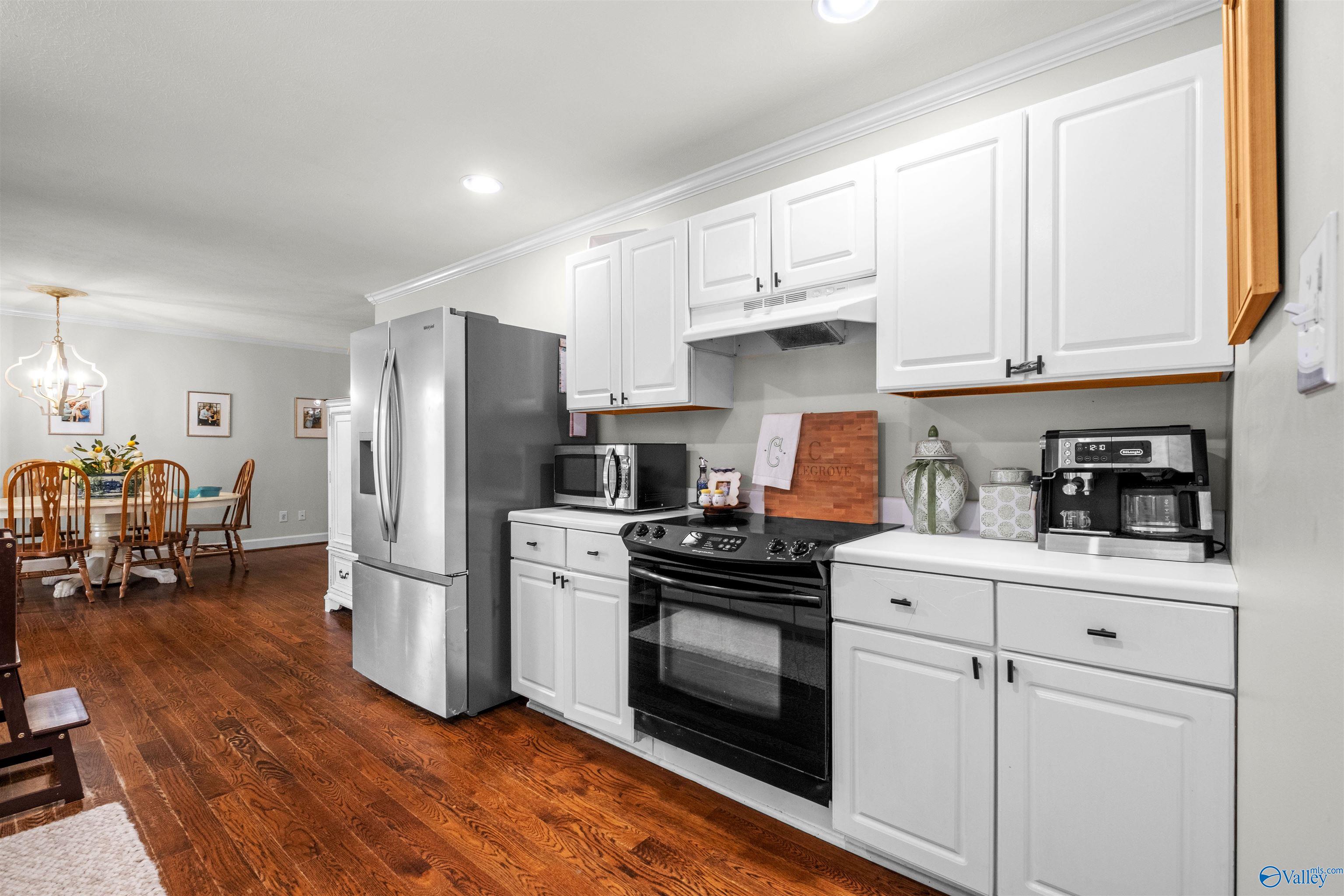 2075 Jane Lane