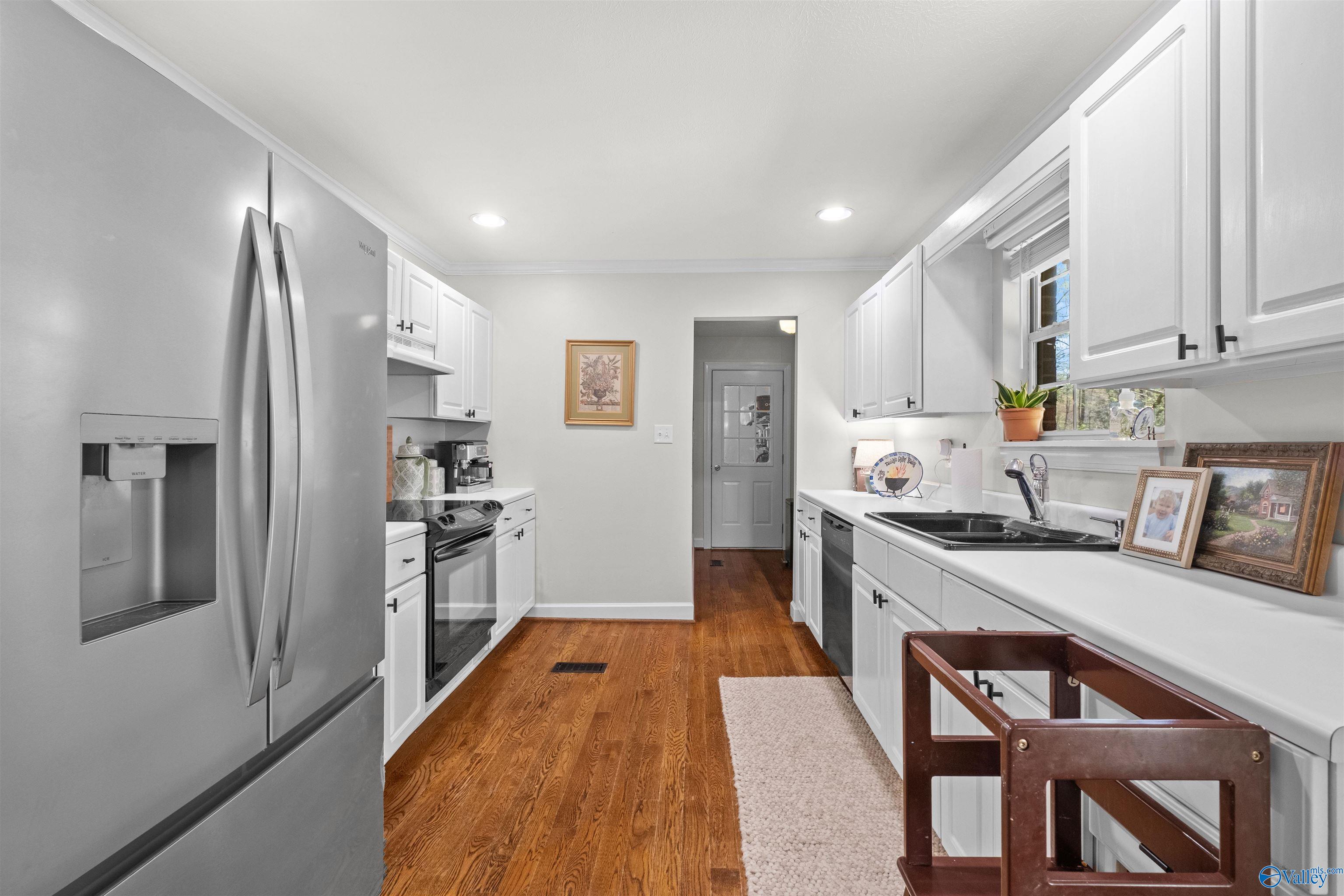 2075 Jane Lane