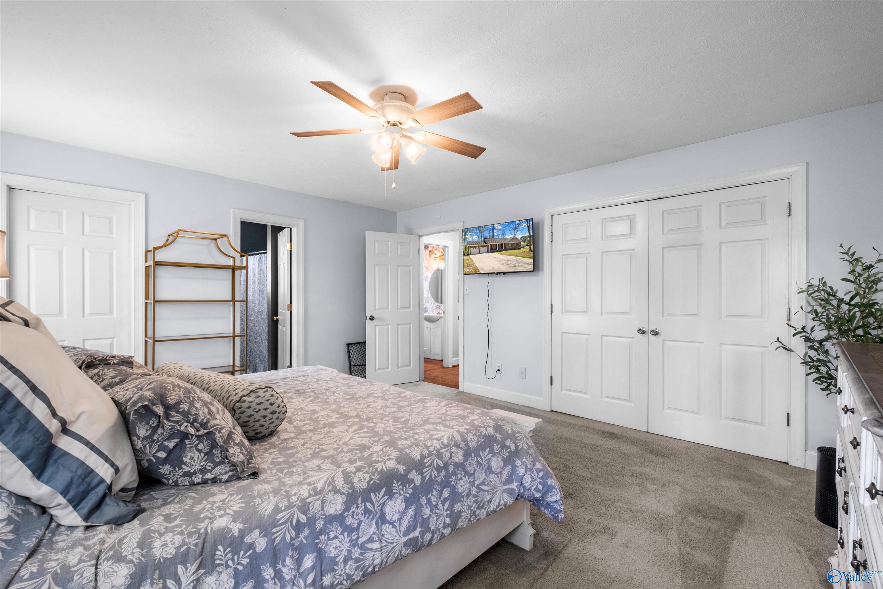 2075 Jane Lane