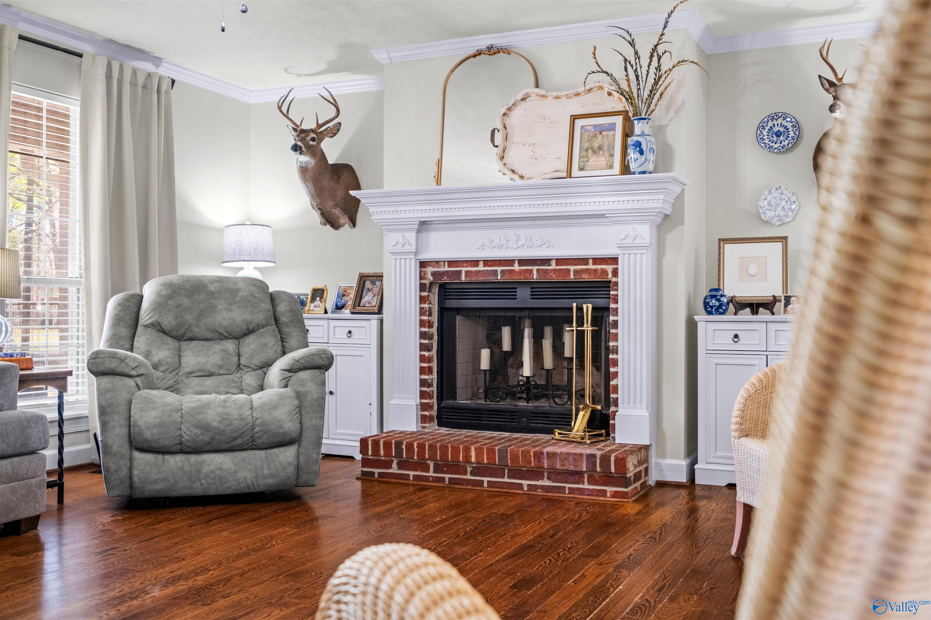 2075 Jane Lane