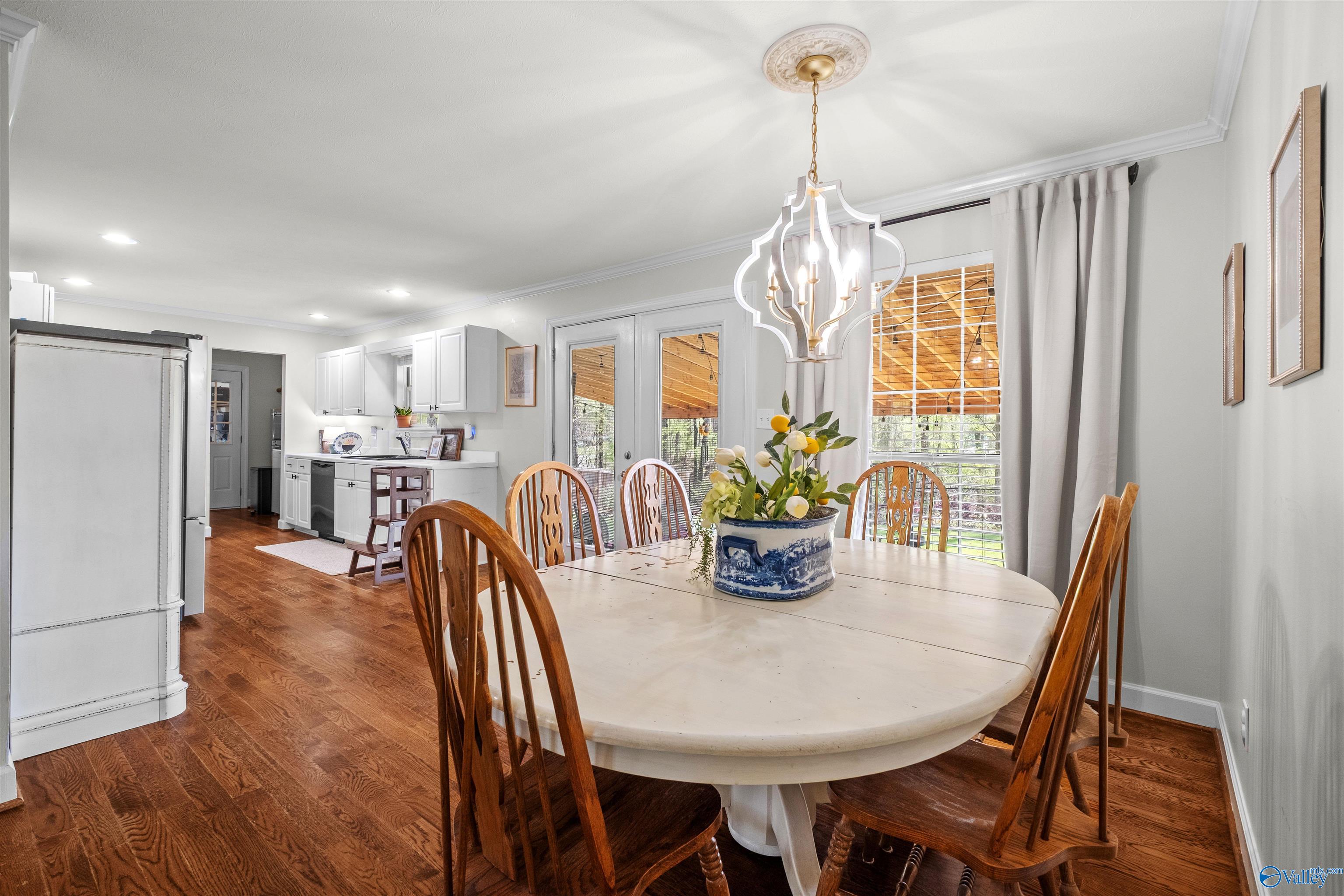 2075 Jane Lane