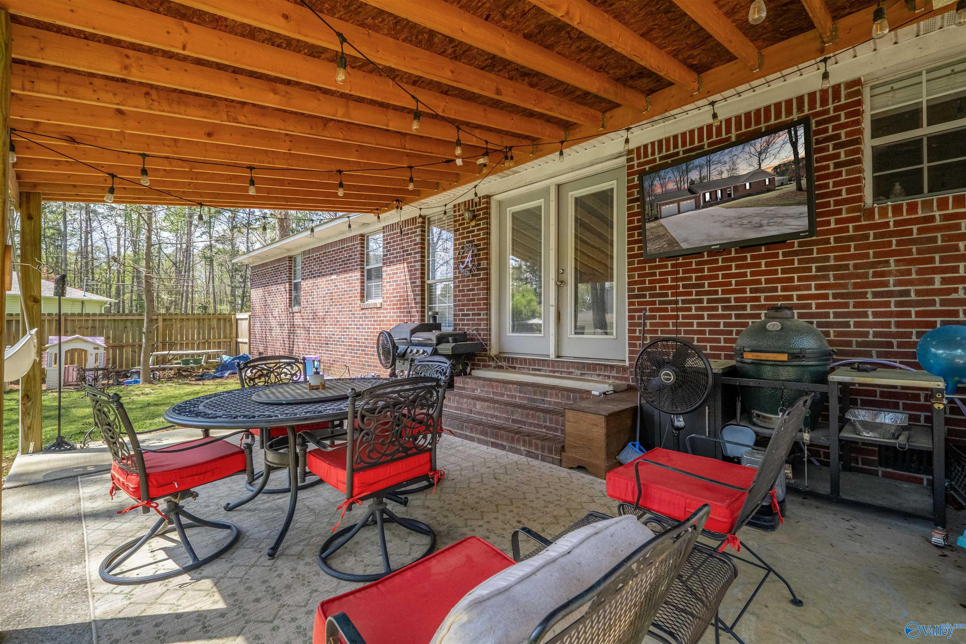 2075 Jane Lane