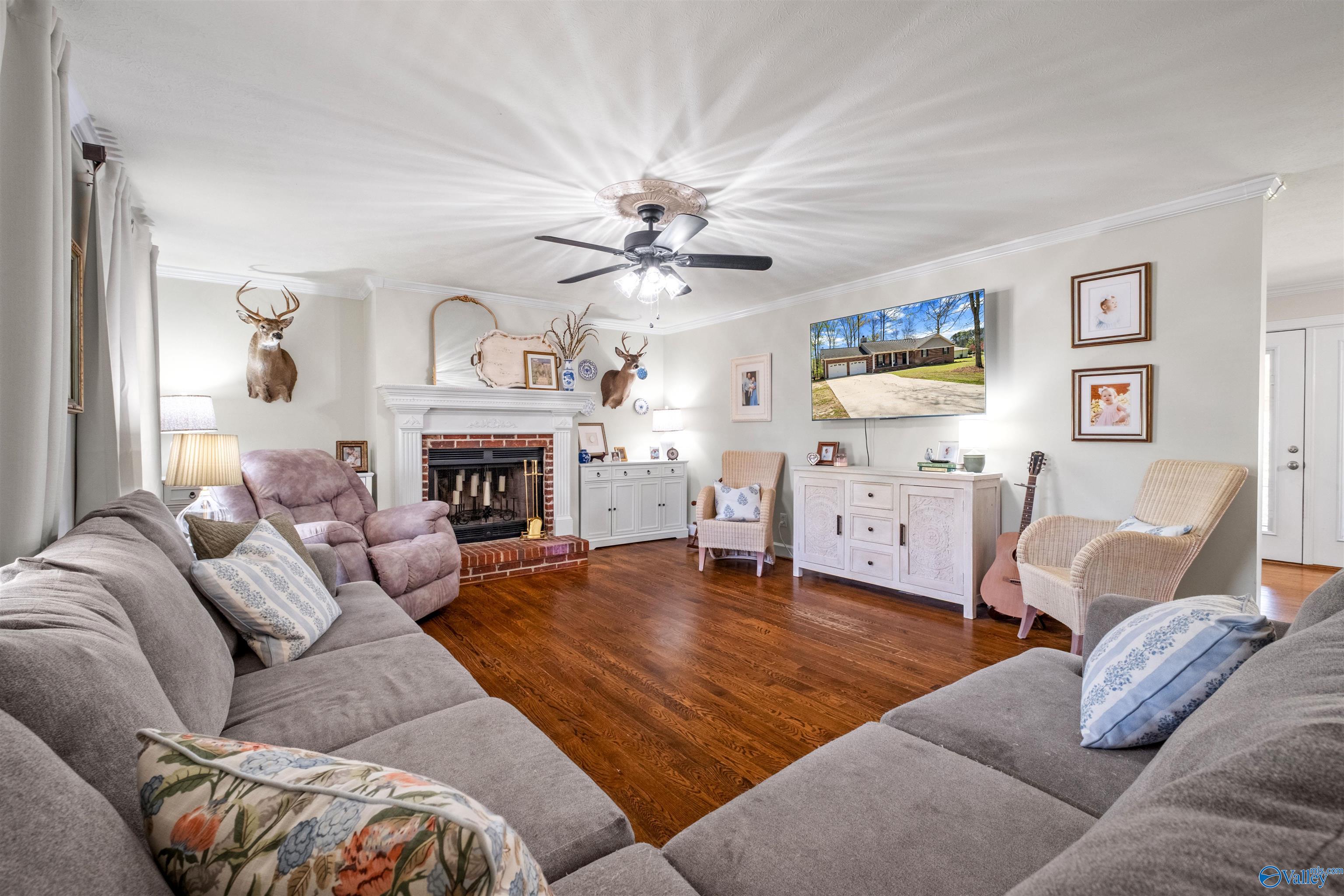 2075 Jane Lane