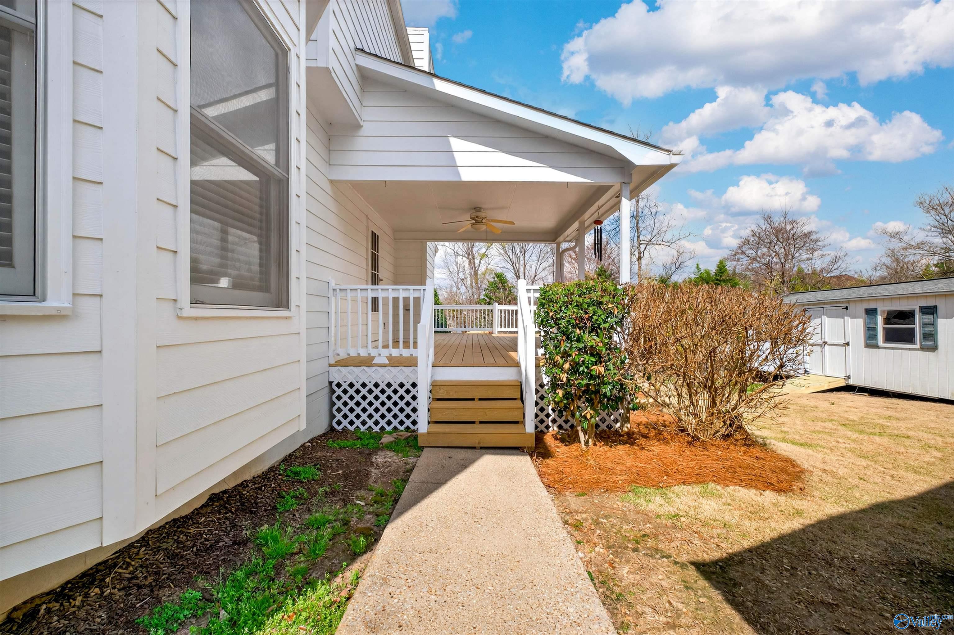 308 Mayfield Lane NE