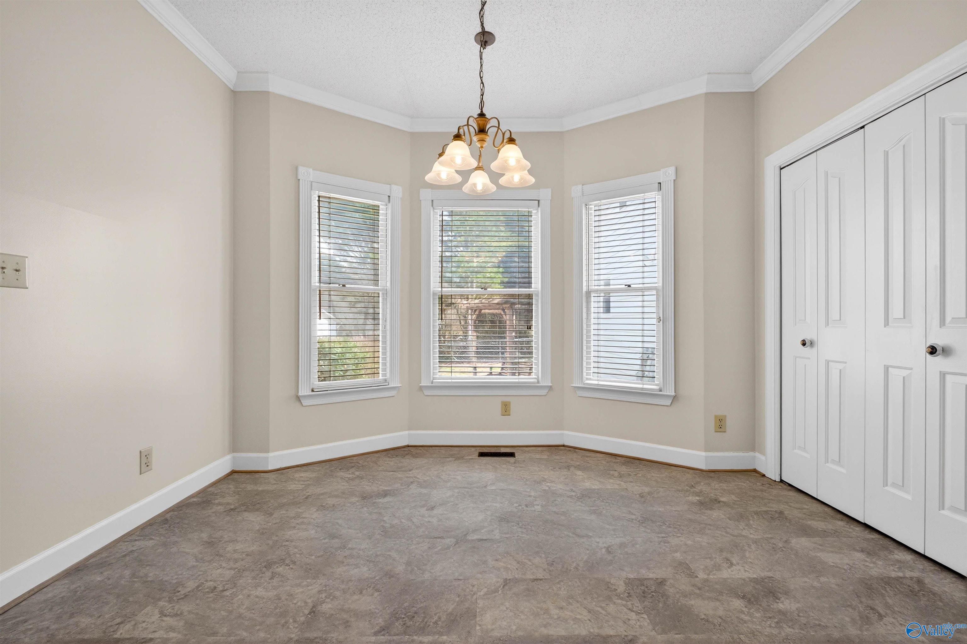308 Mayfield Lane NE