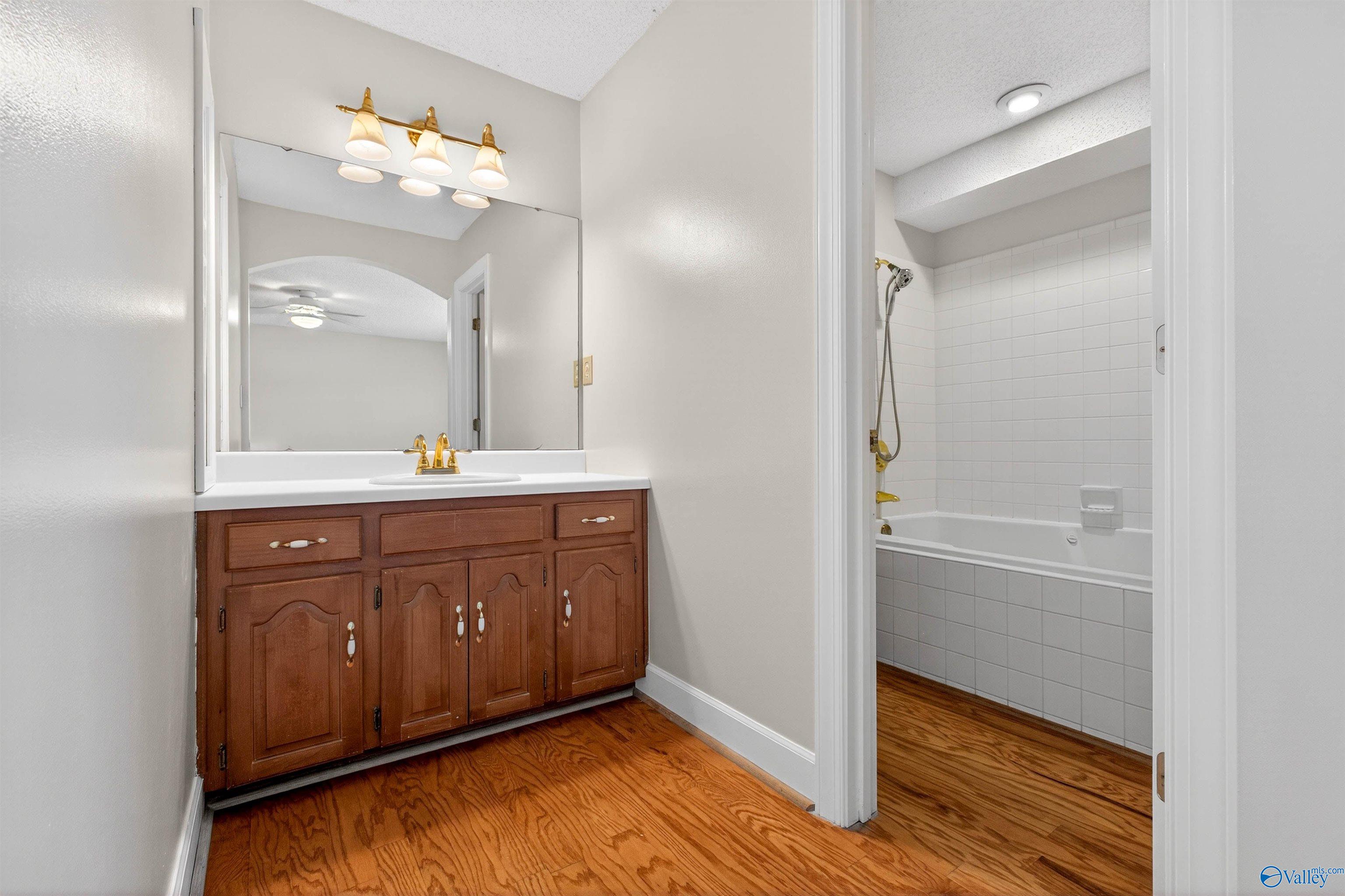 308 Mayfield Lane NE