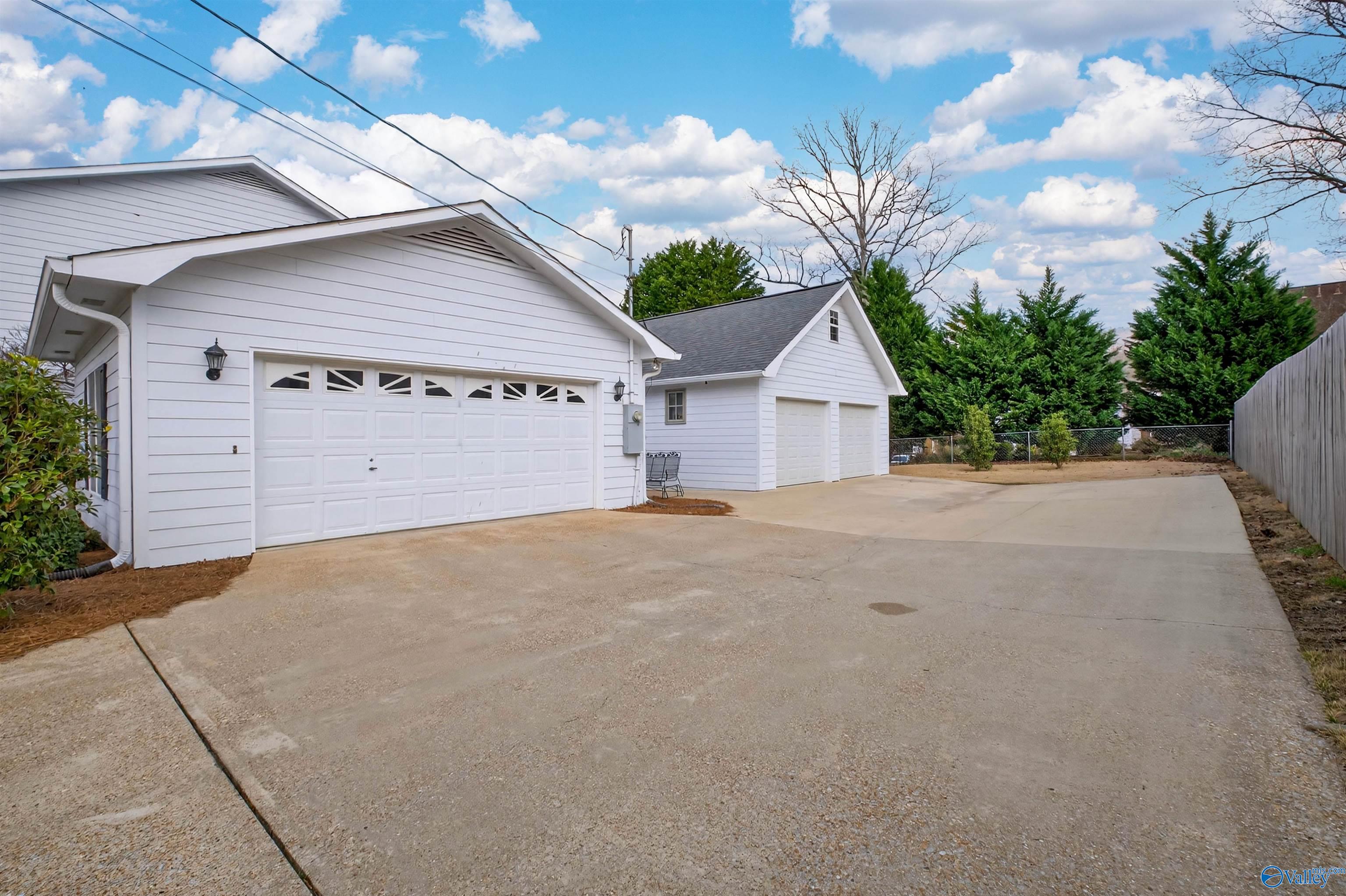 308 Mayfield Lane NE