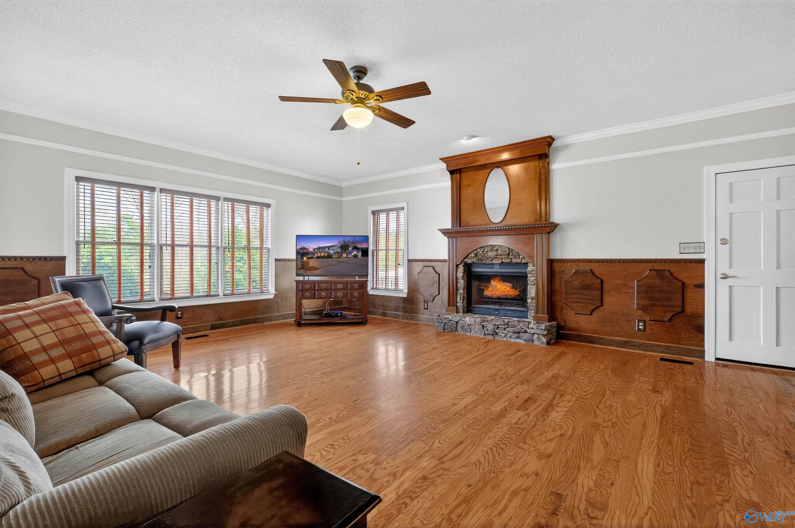 308 Mayfield Lane NE