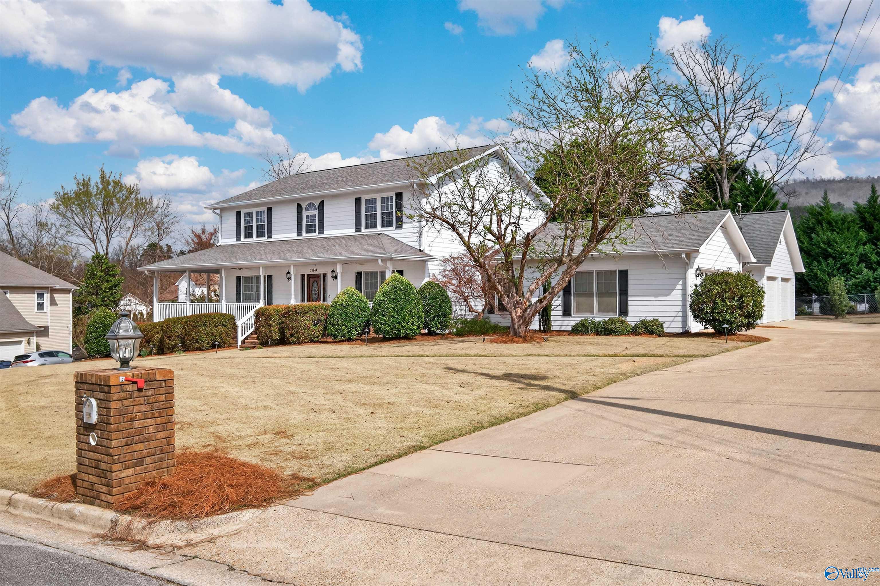 308 Mayfield Lane NE