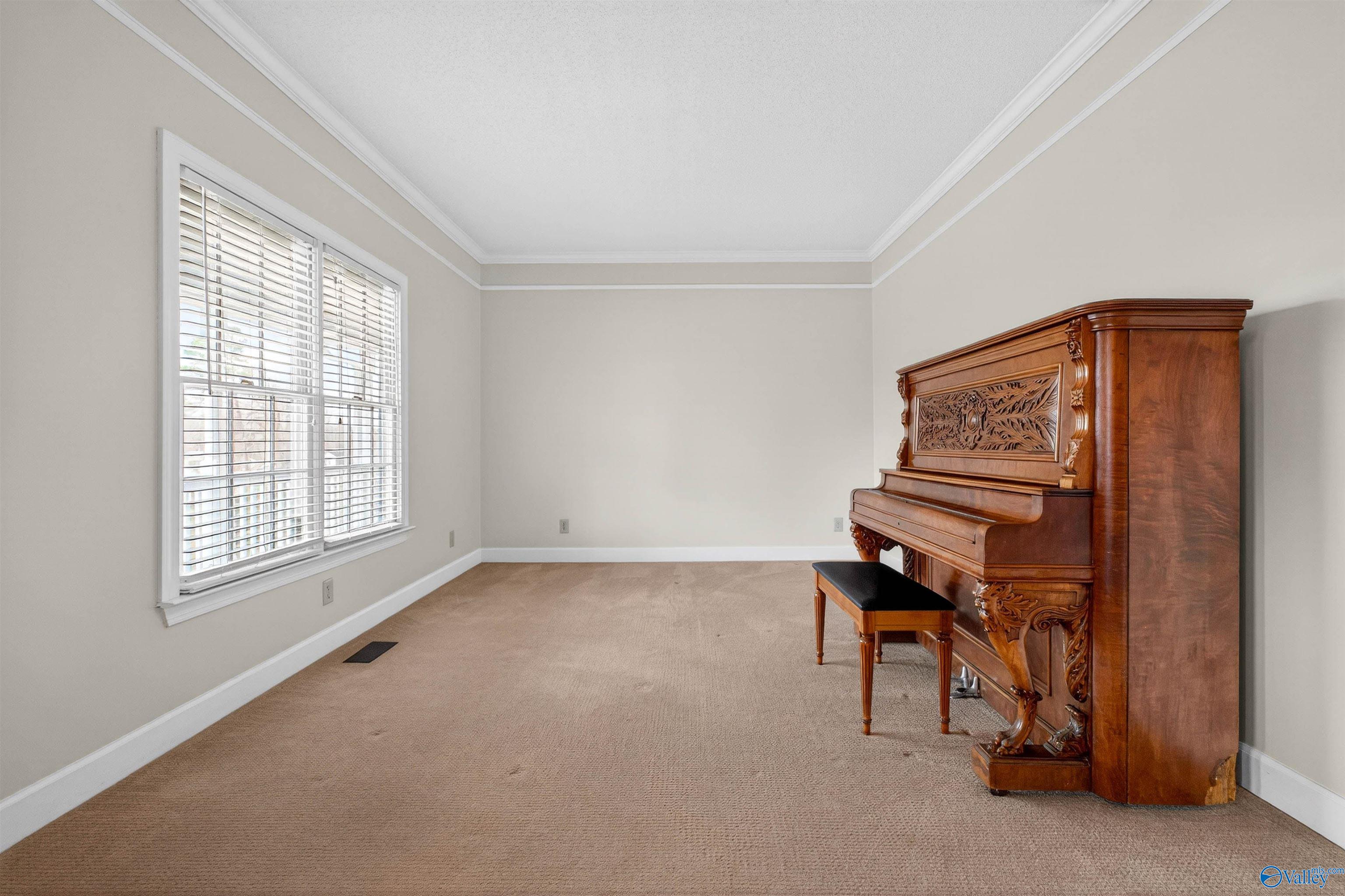 308 Mayfield Lane NE