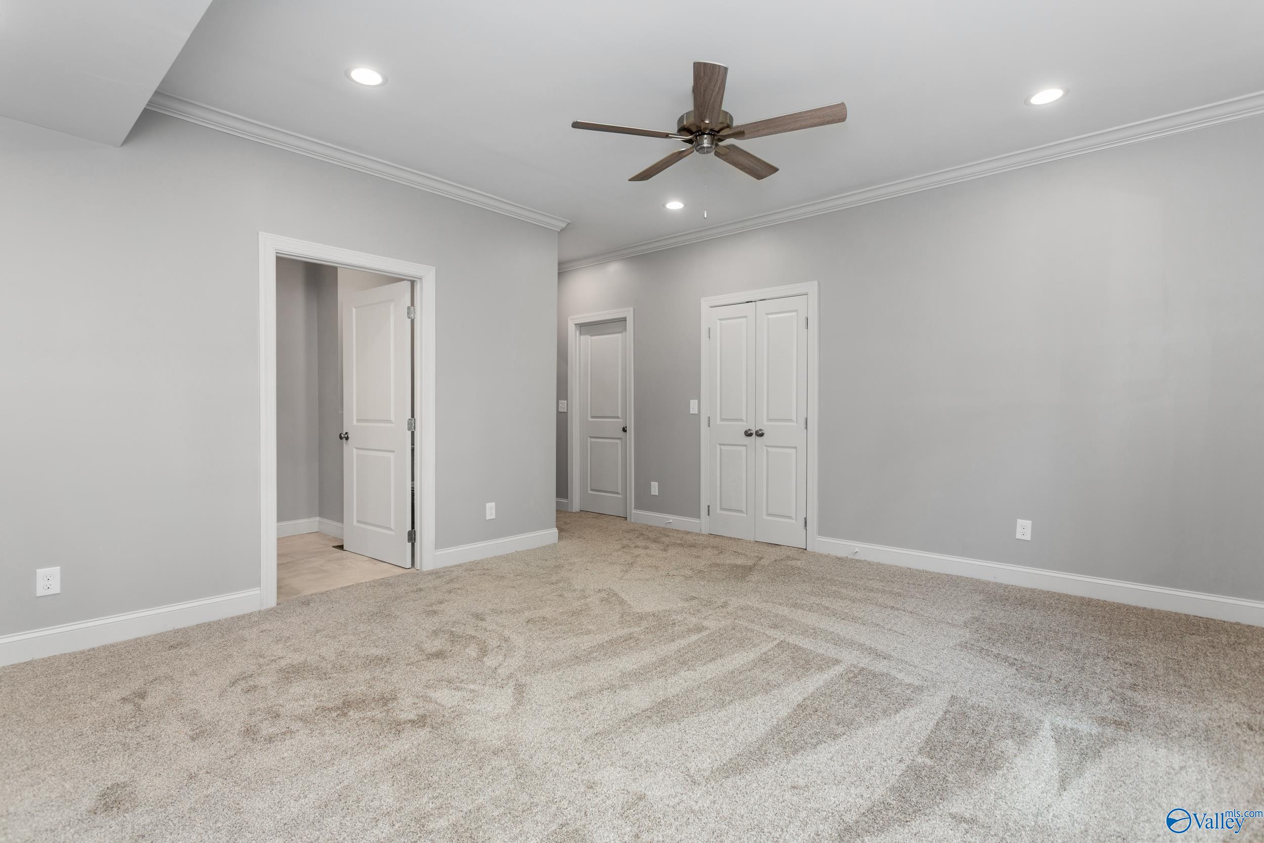 2810 Mountain View Drive