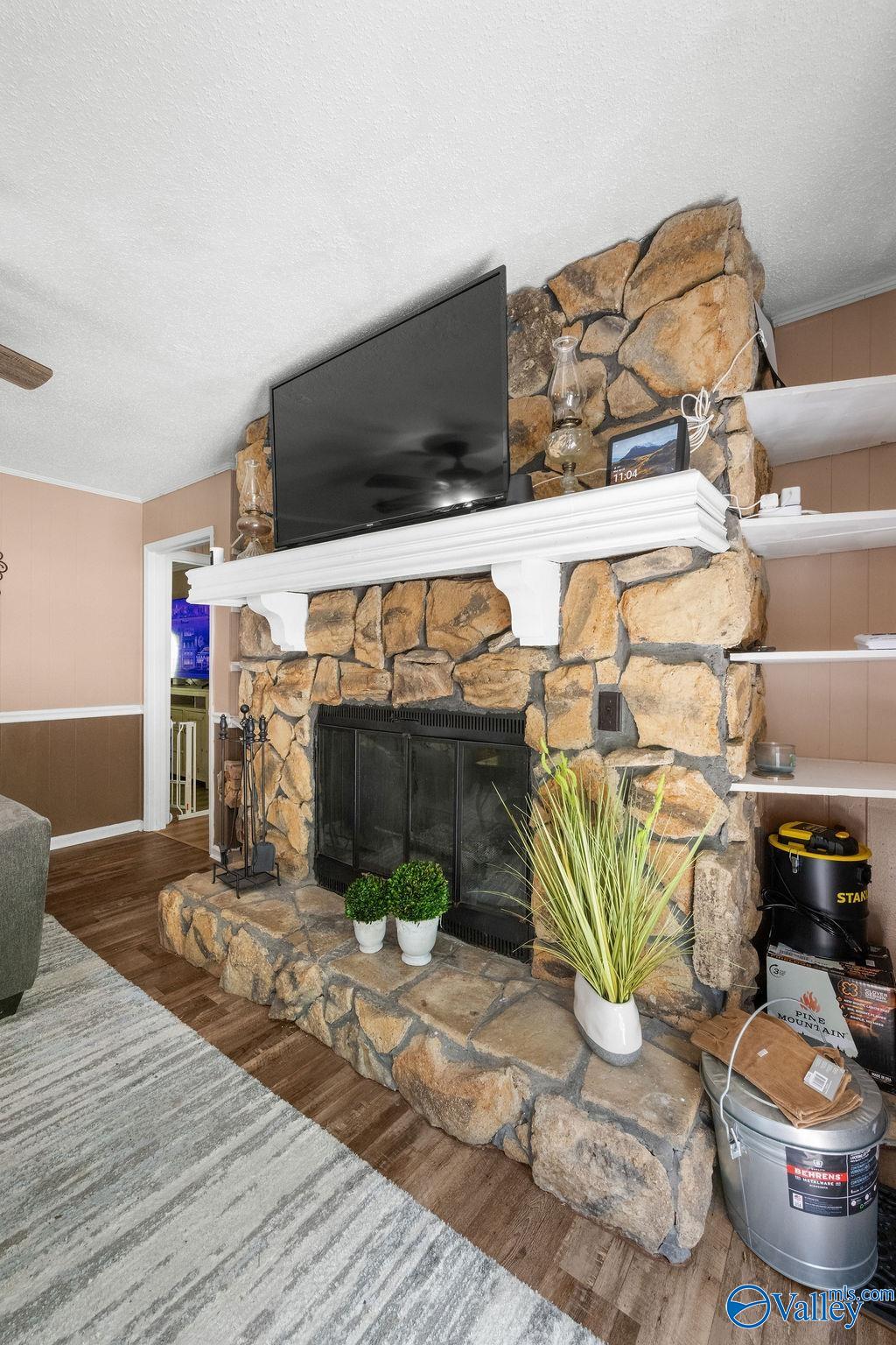 2417 Sunset Strip