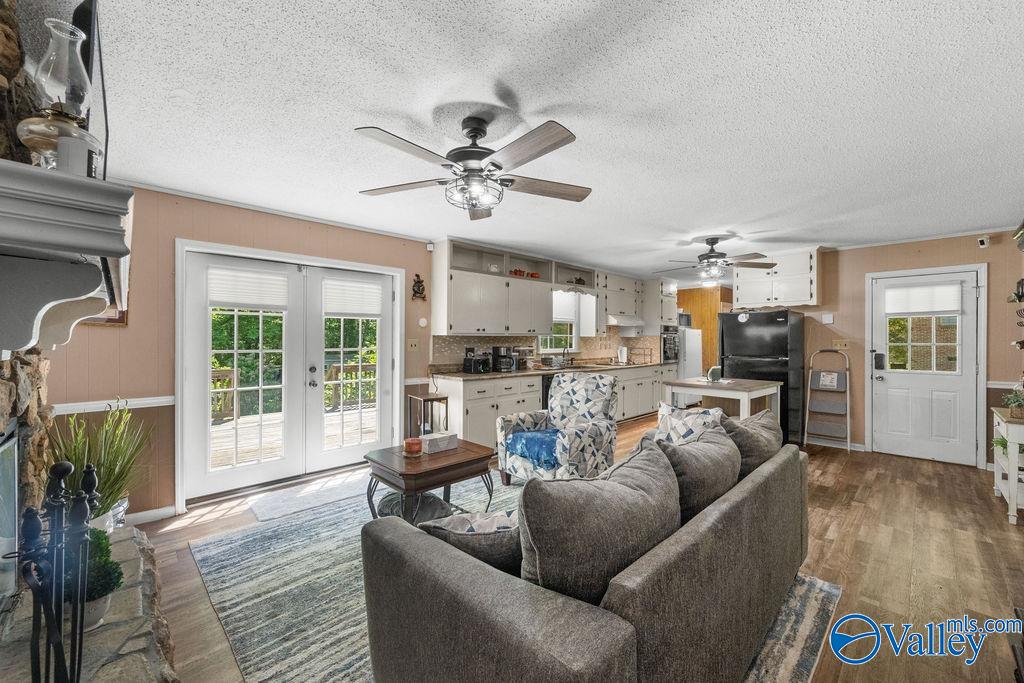 2417 Sunset Strip