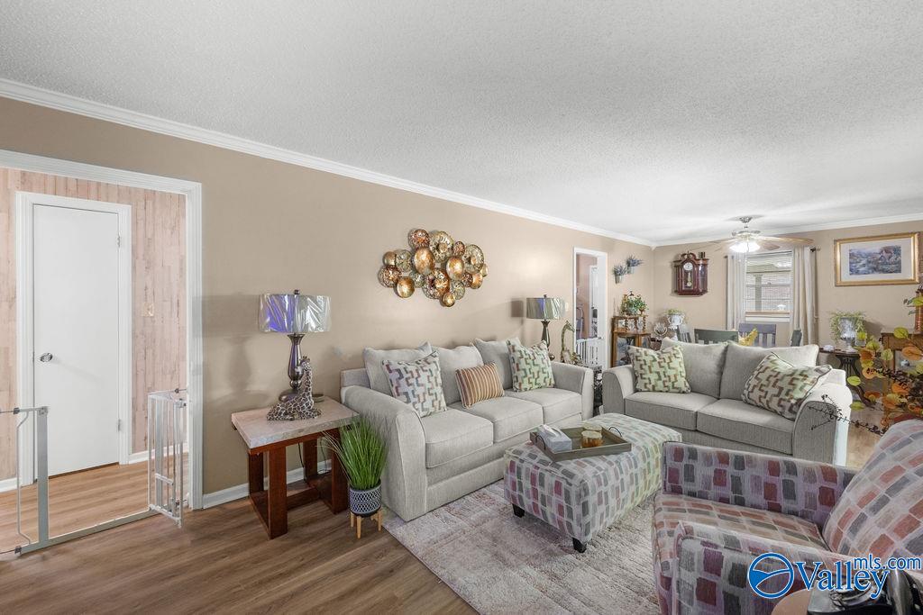 2417 Sunset Strip