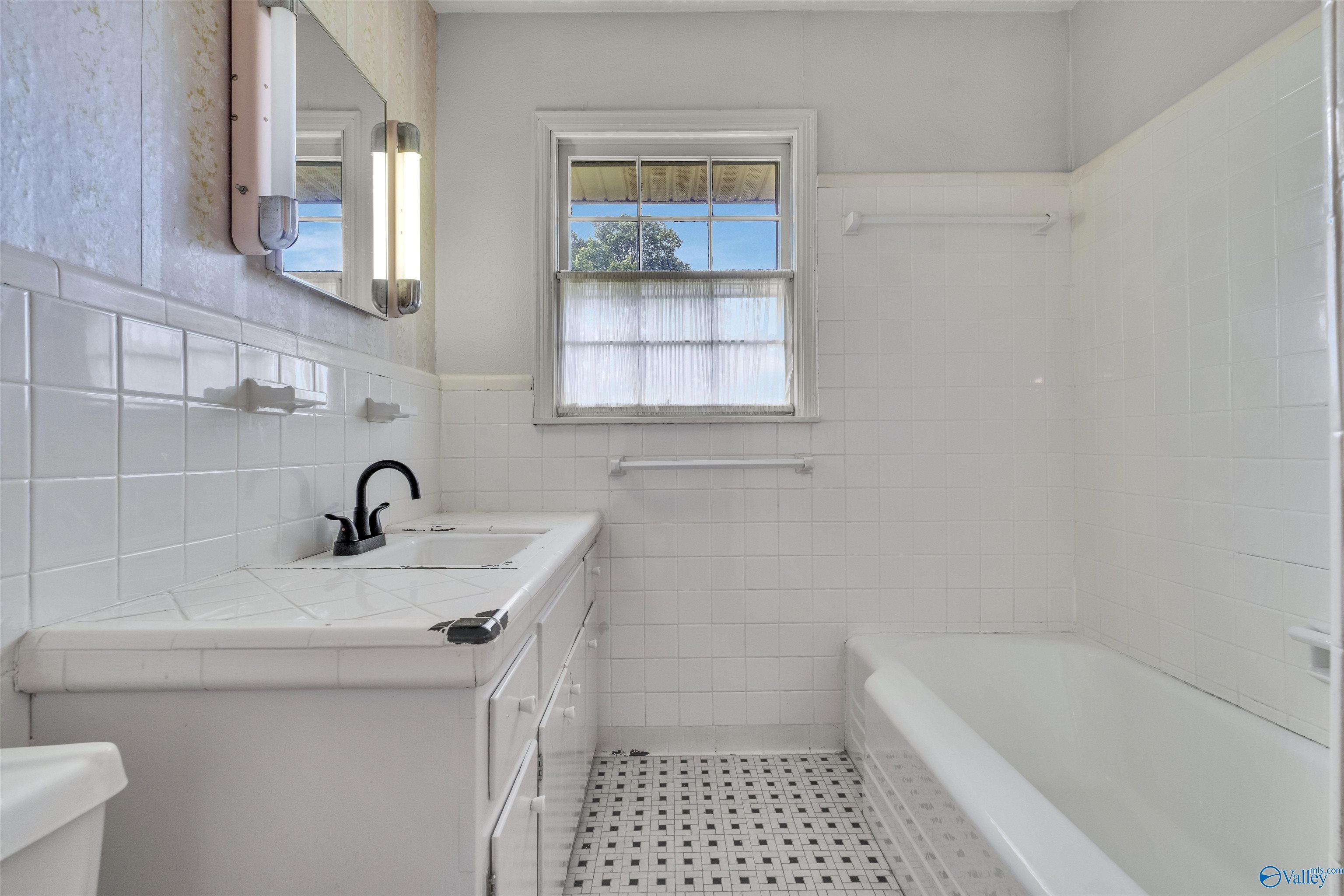 1131 Bellevue Drive