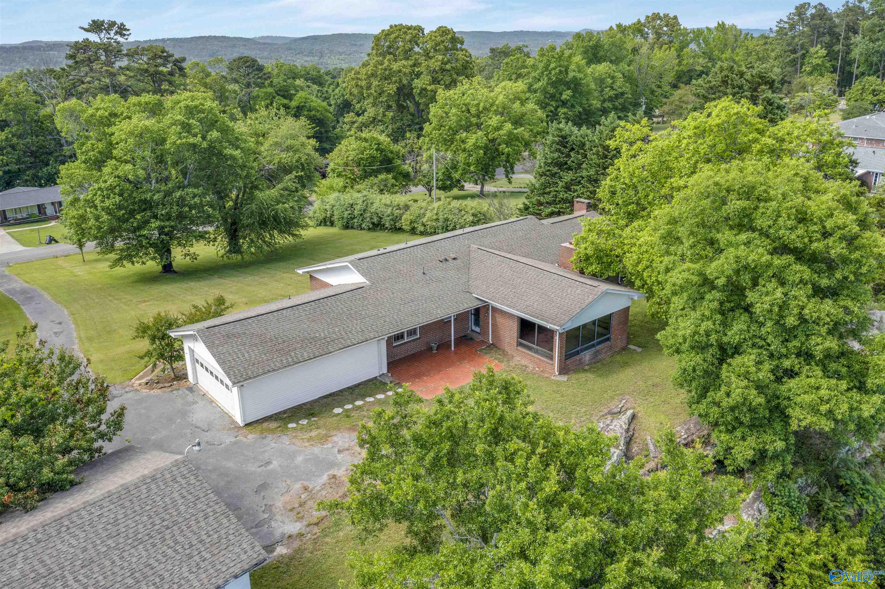 1131 Bellevue Drive