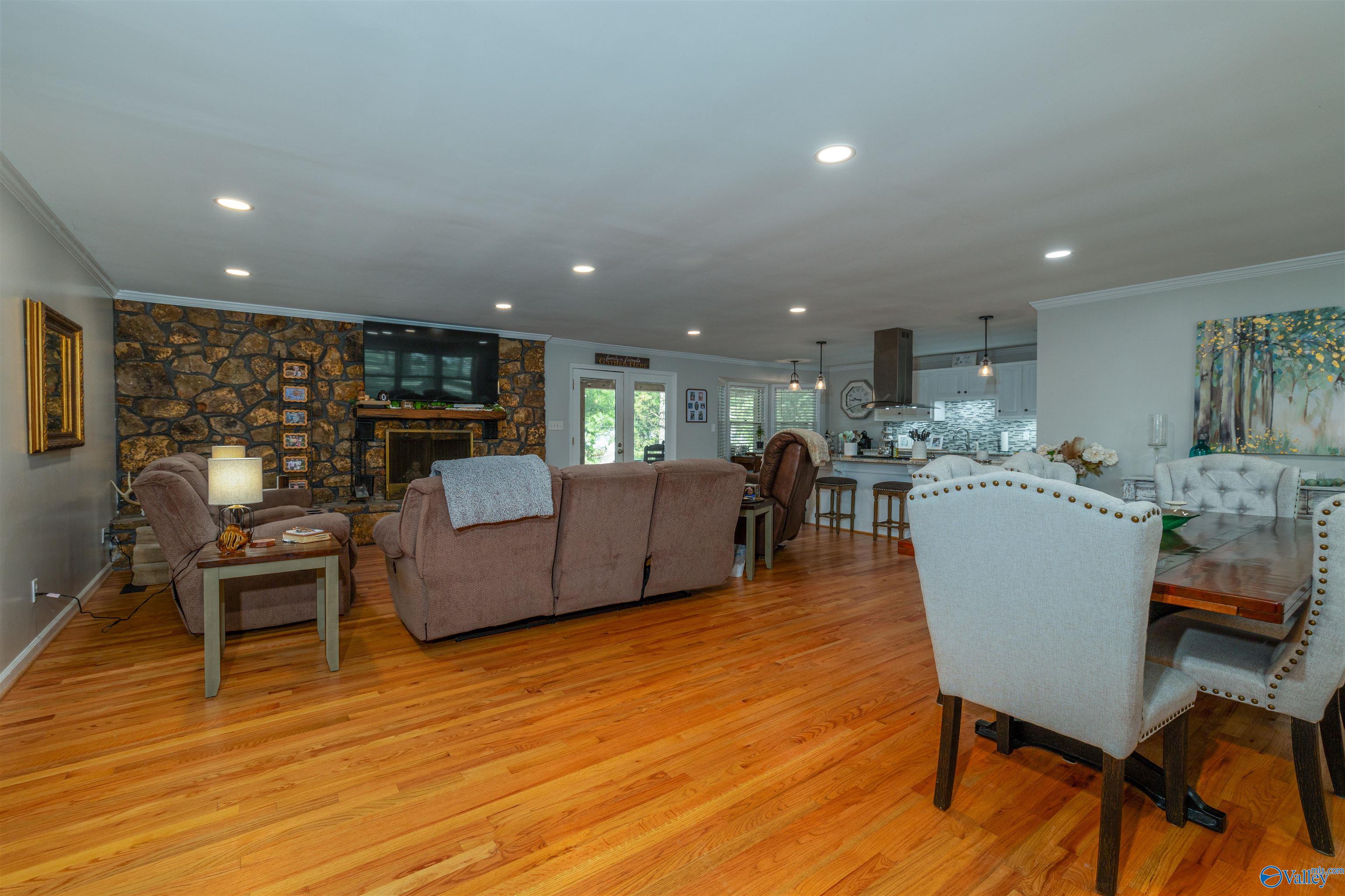 210 Aqua Vista Drive East
