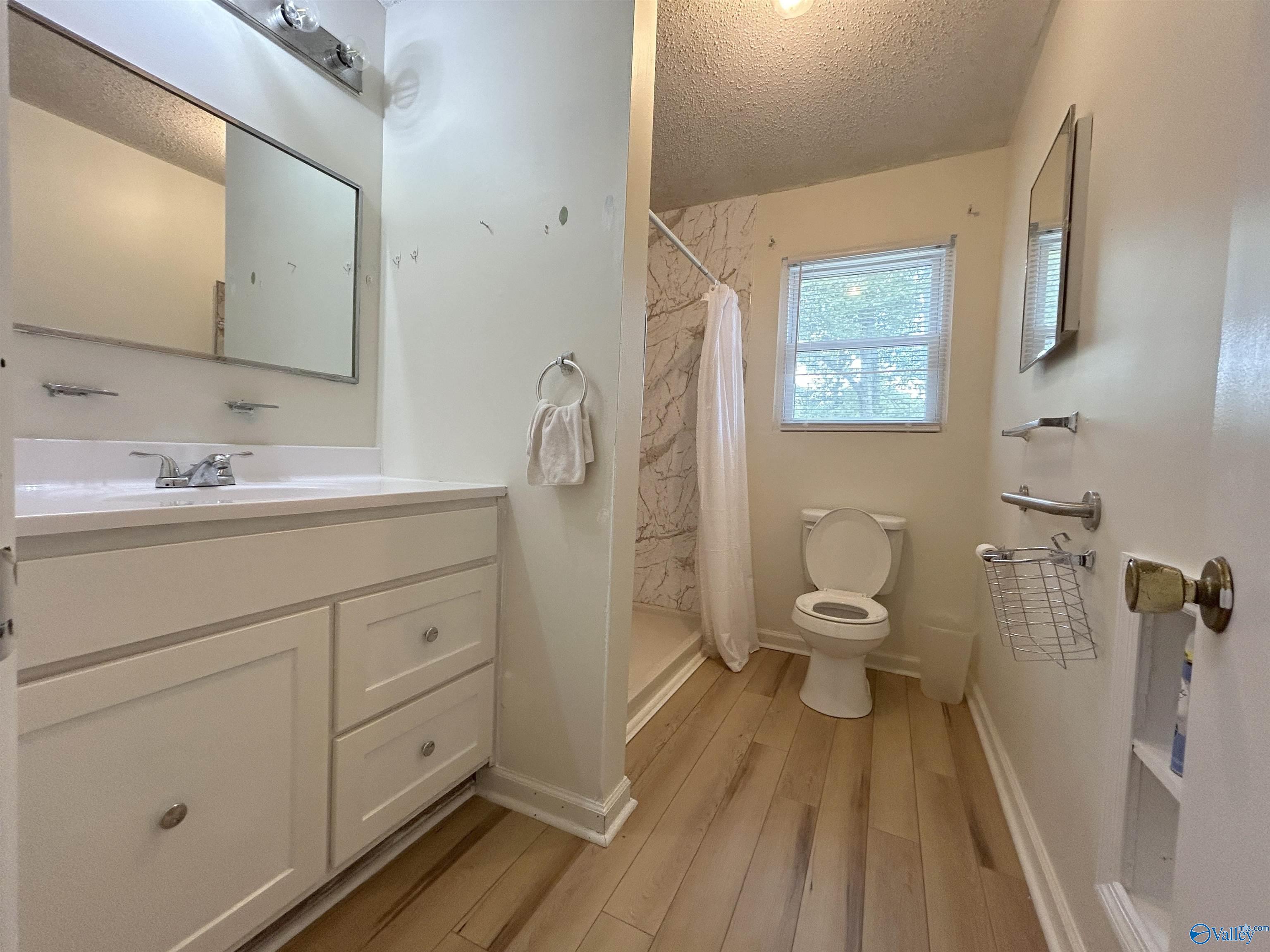 1402 Ross Lake Road