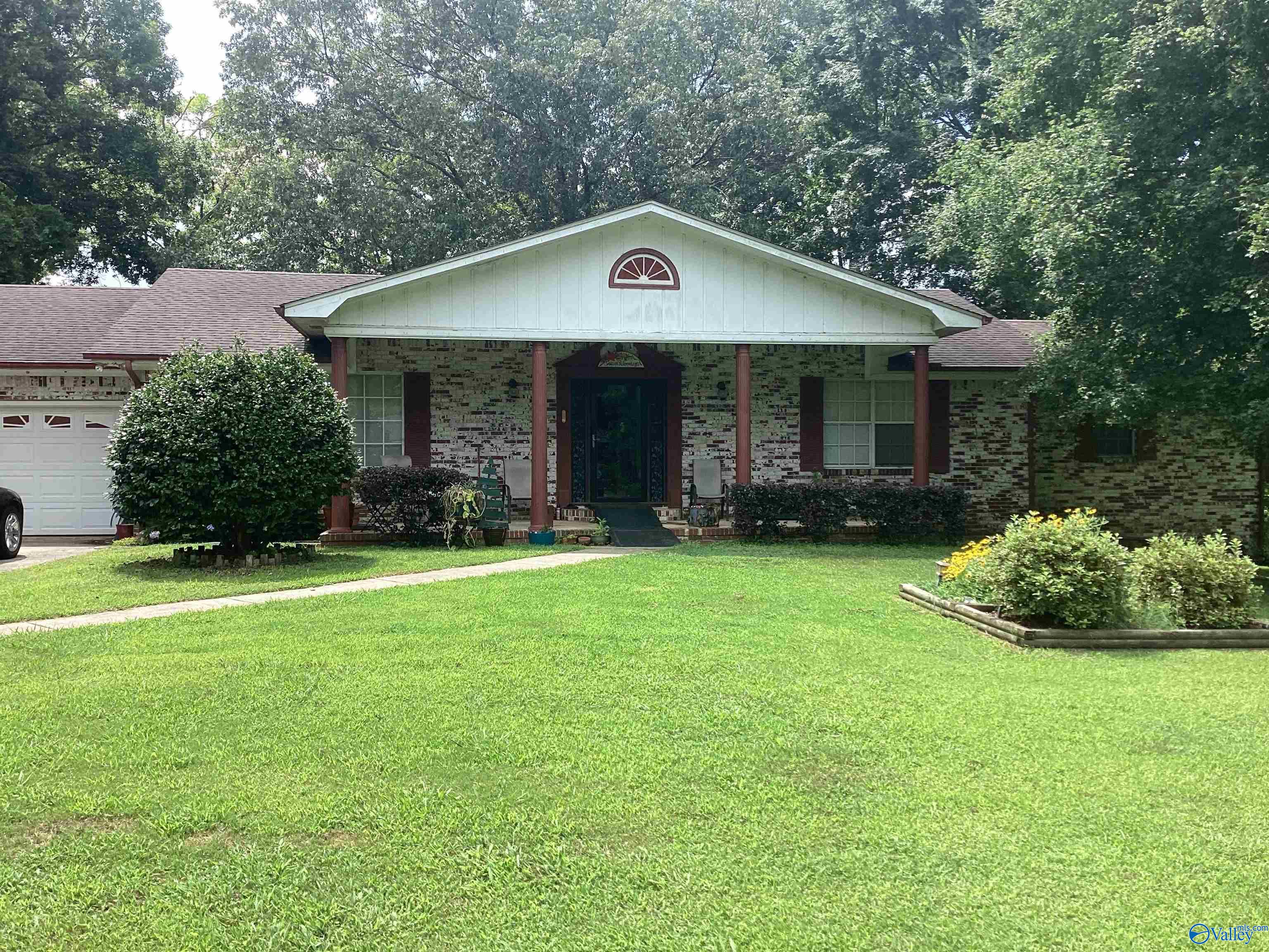 884 Riverside Drive