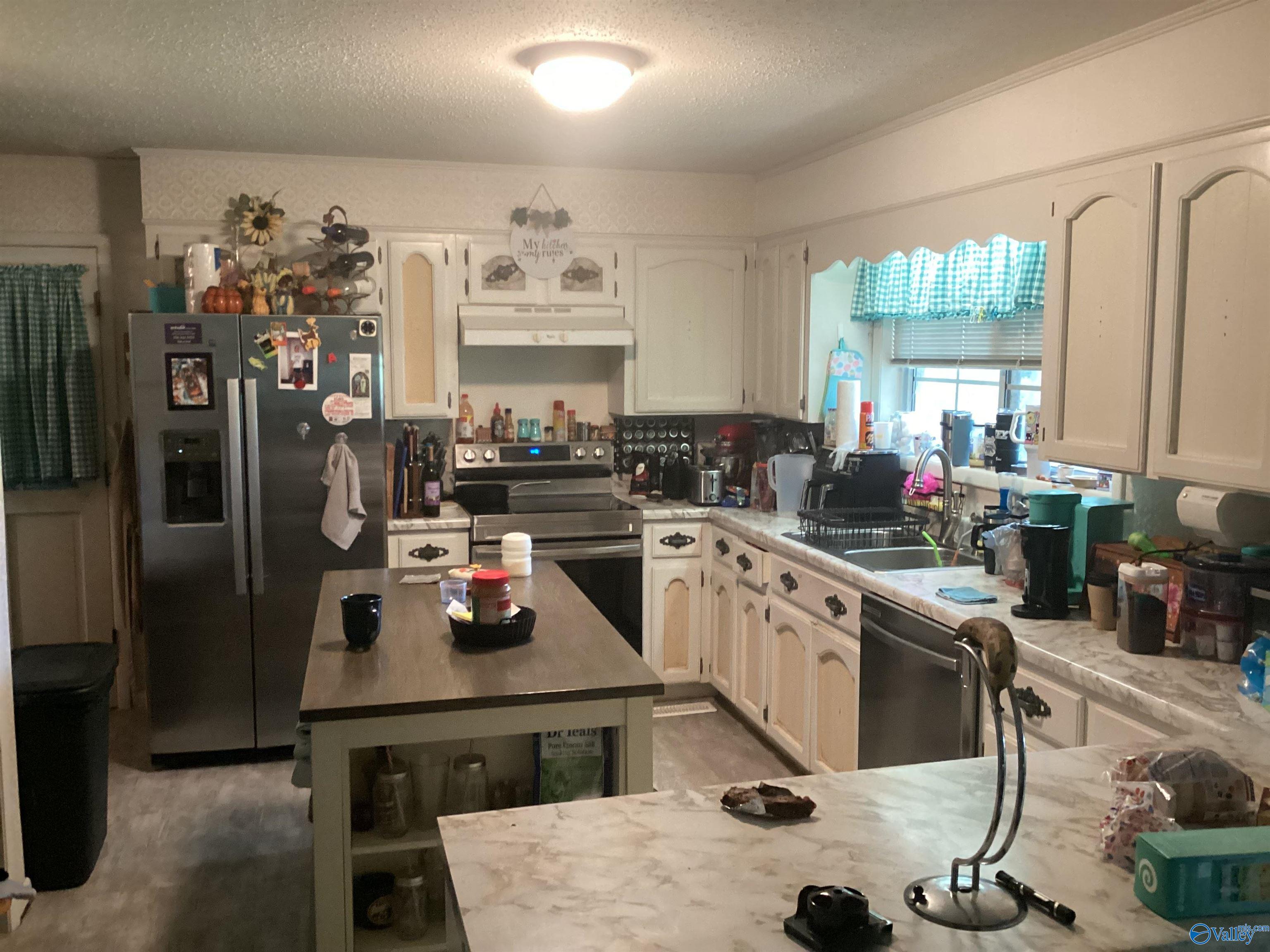 884 Riverside Drive