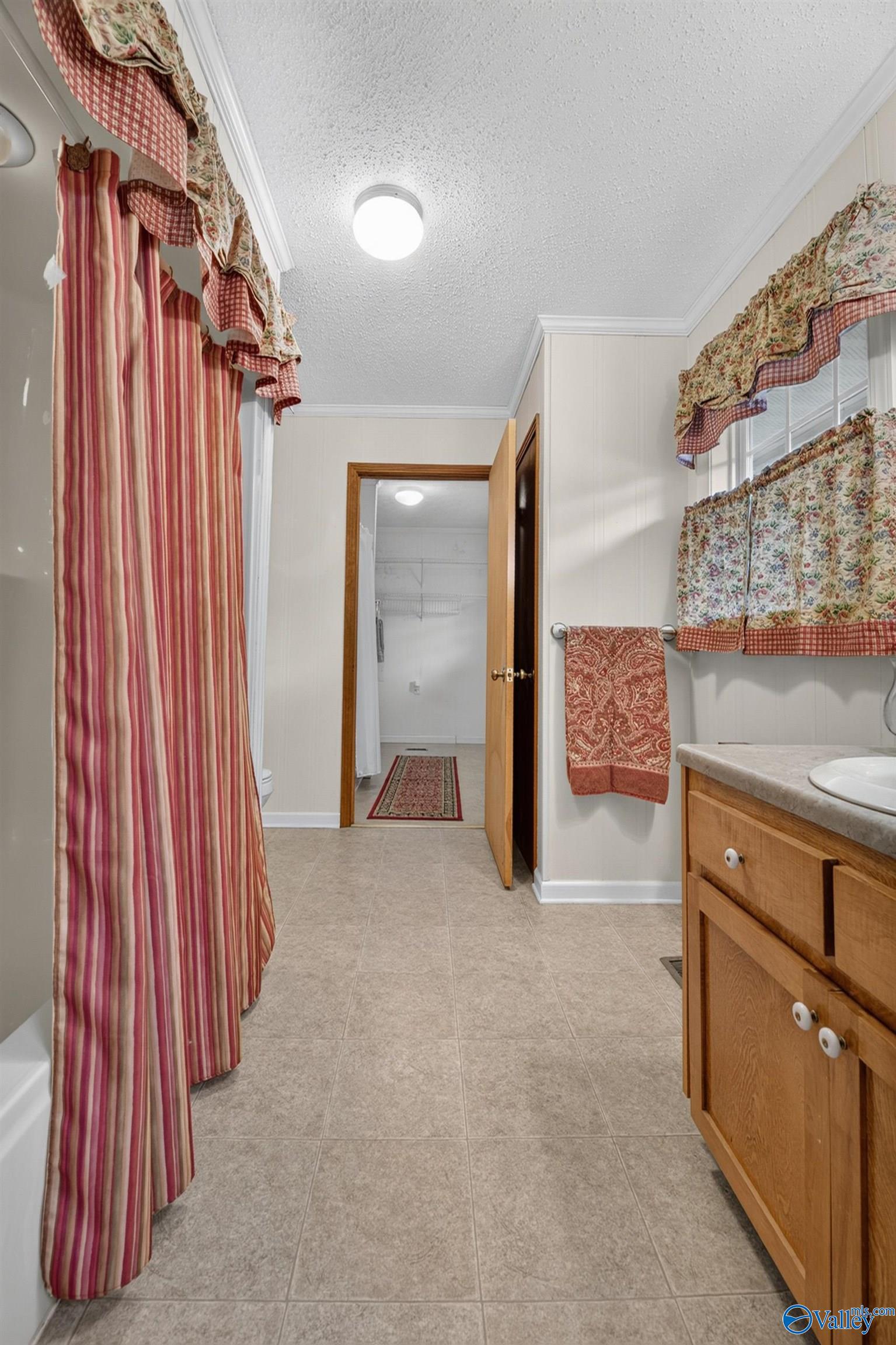 3880 Pleasant Valley Road