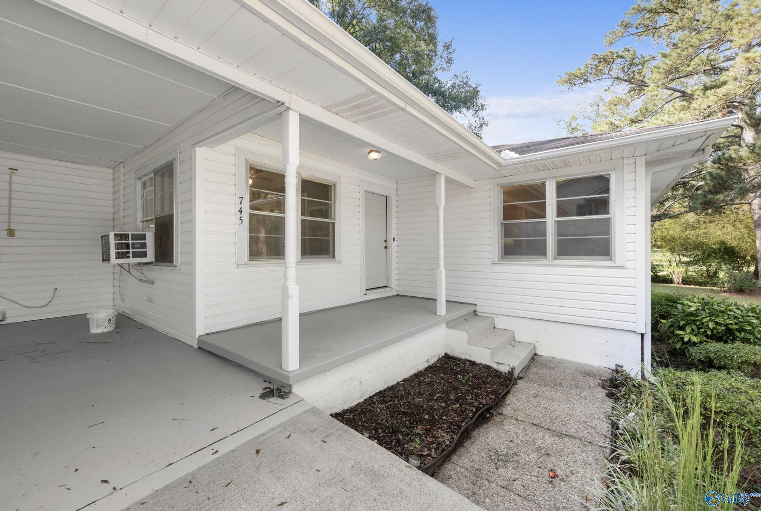 745 Noccalula Drive