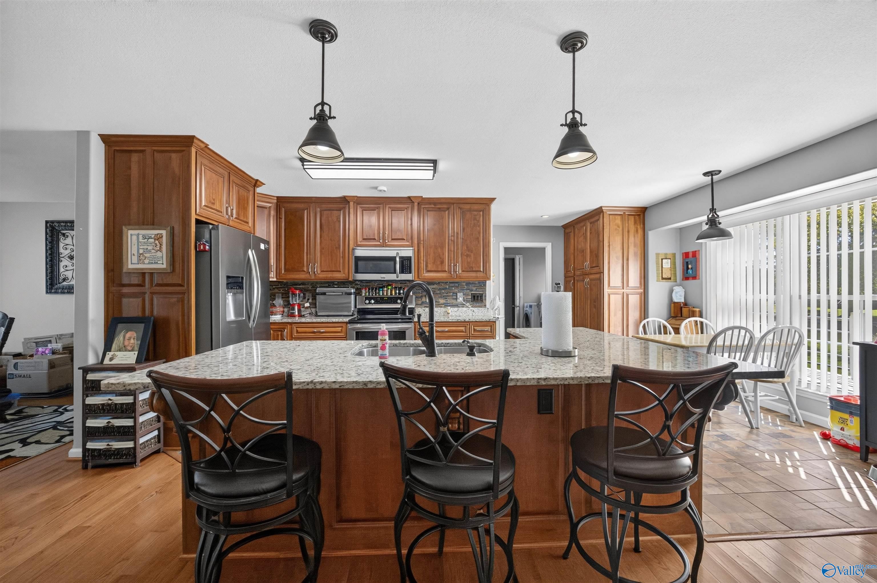 4610 Lake Breeze
