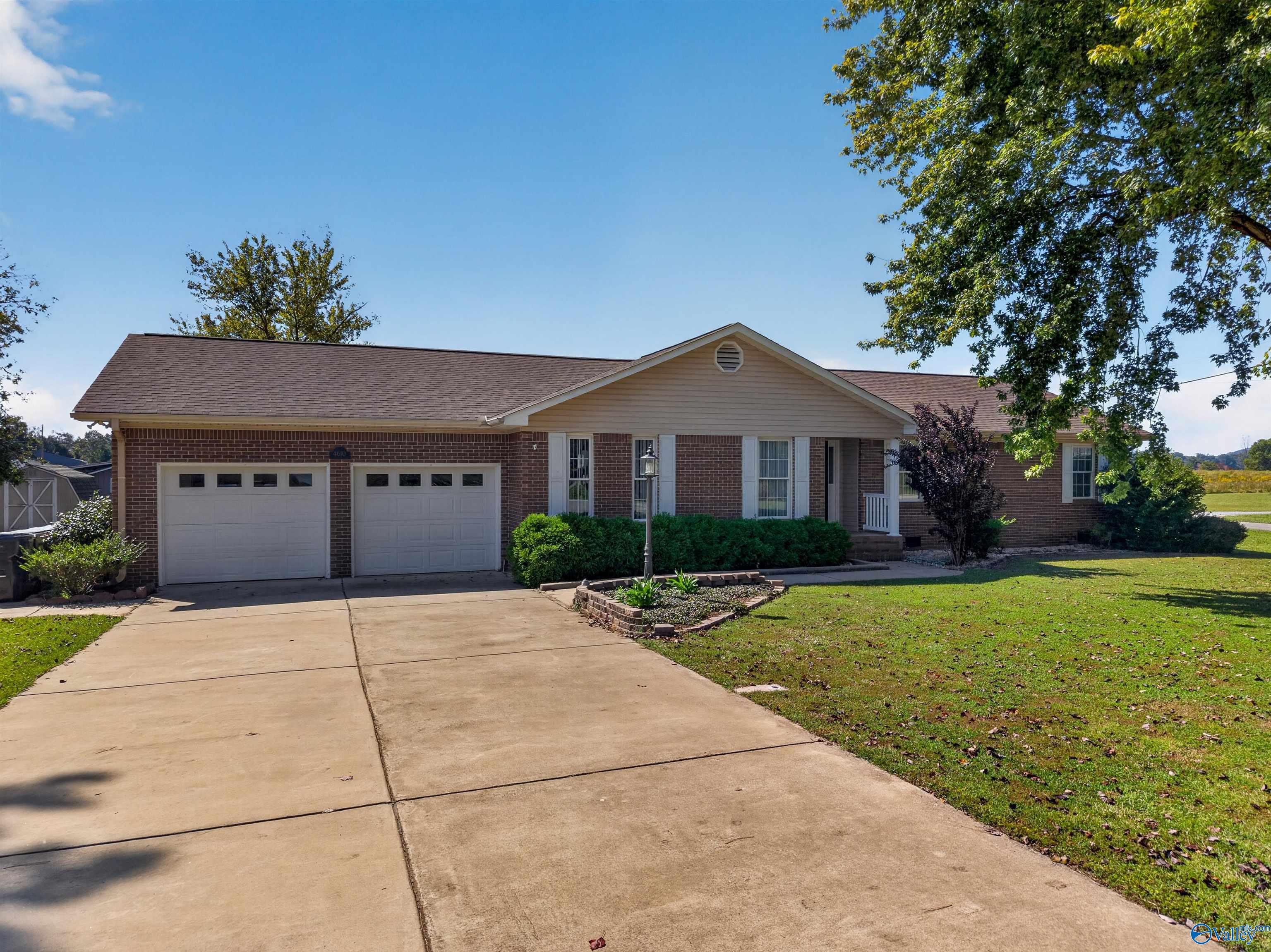 4610 Lake Breeze