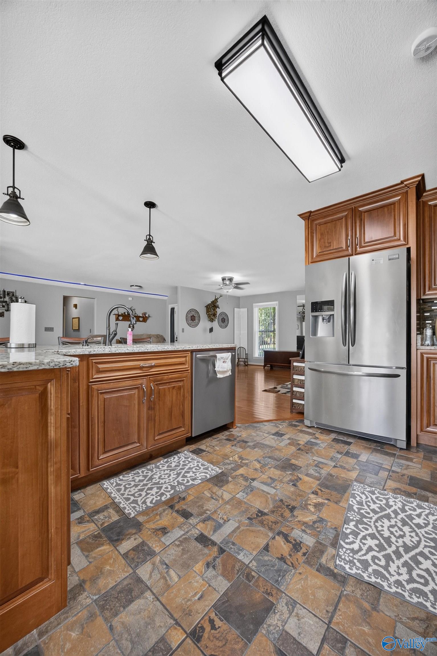 4610 Lake Breeze