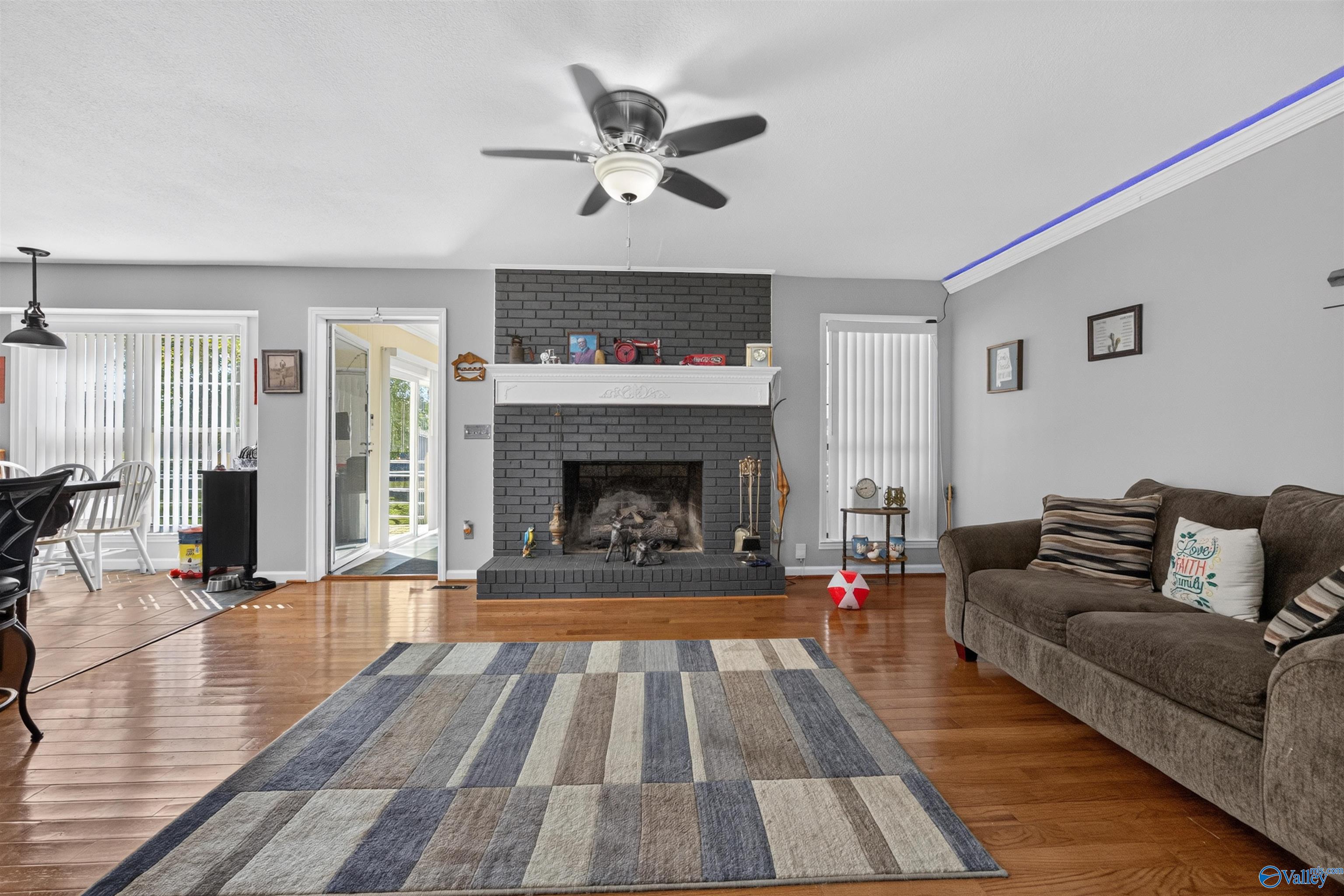 4610 Lake Breeze