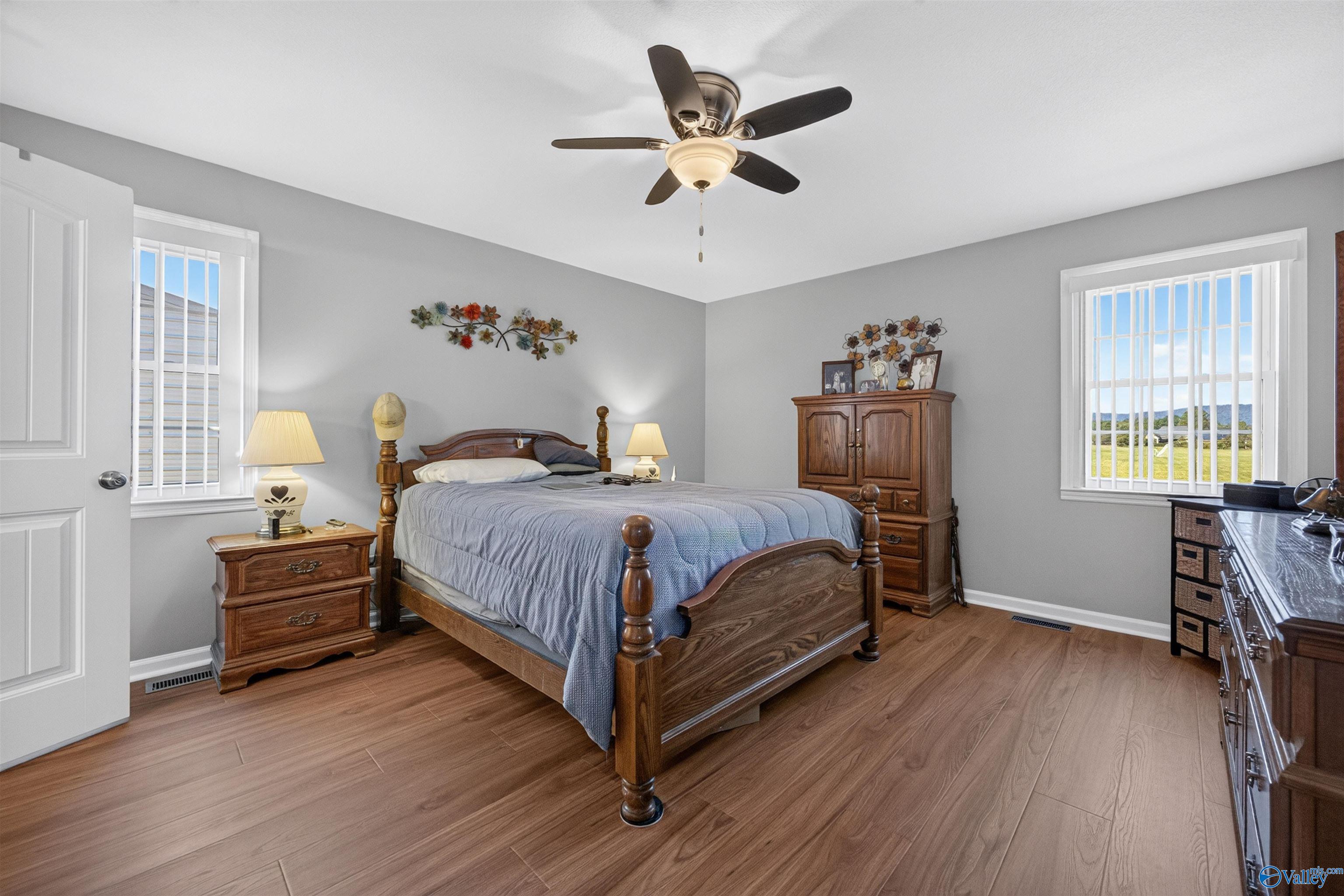 4610 Lake Breeze