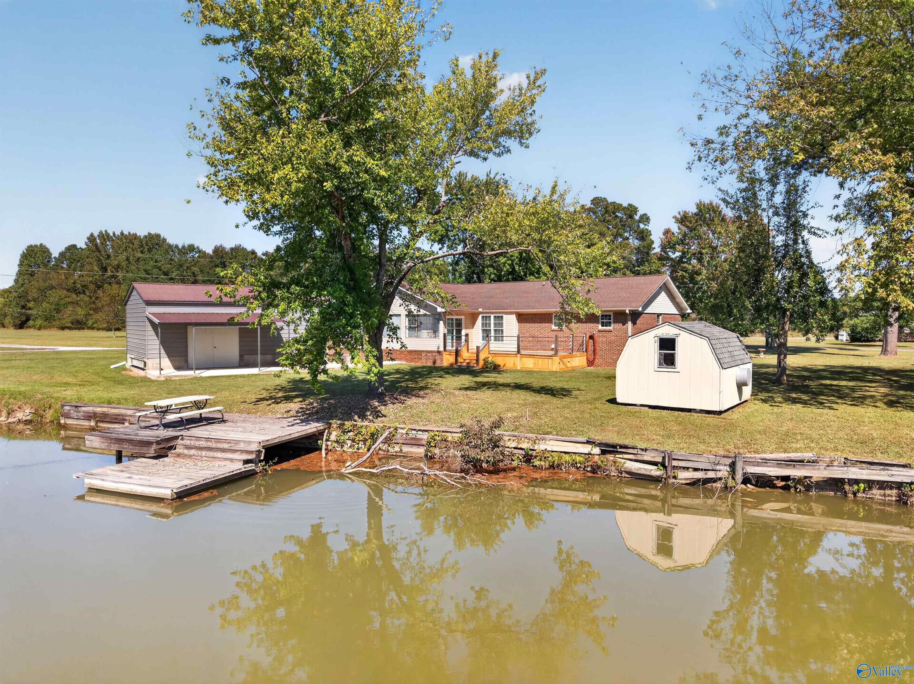 4610 Lake Breeze