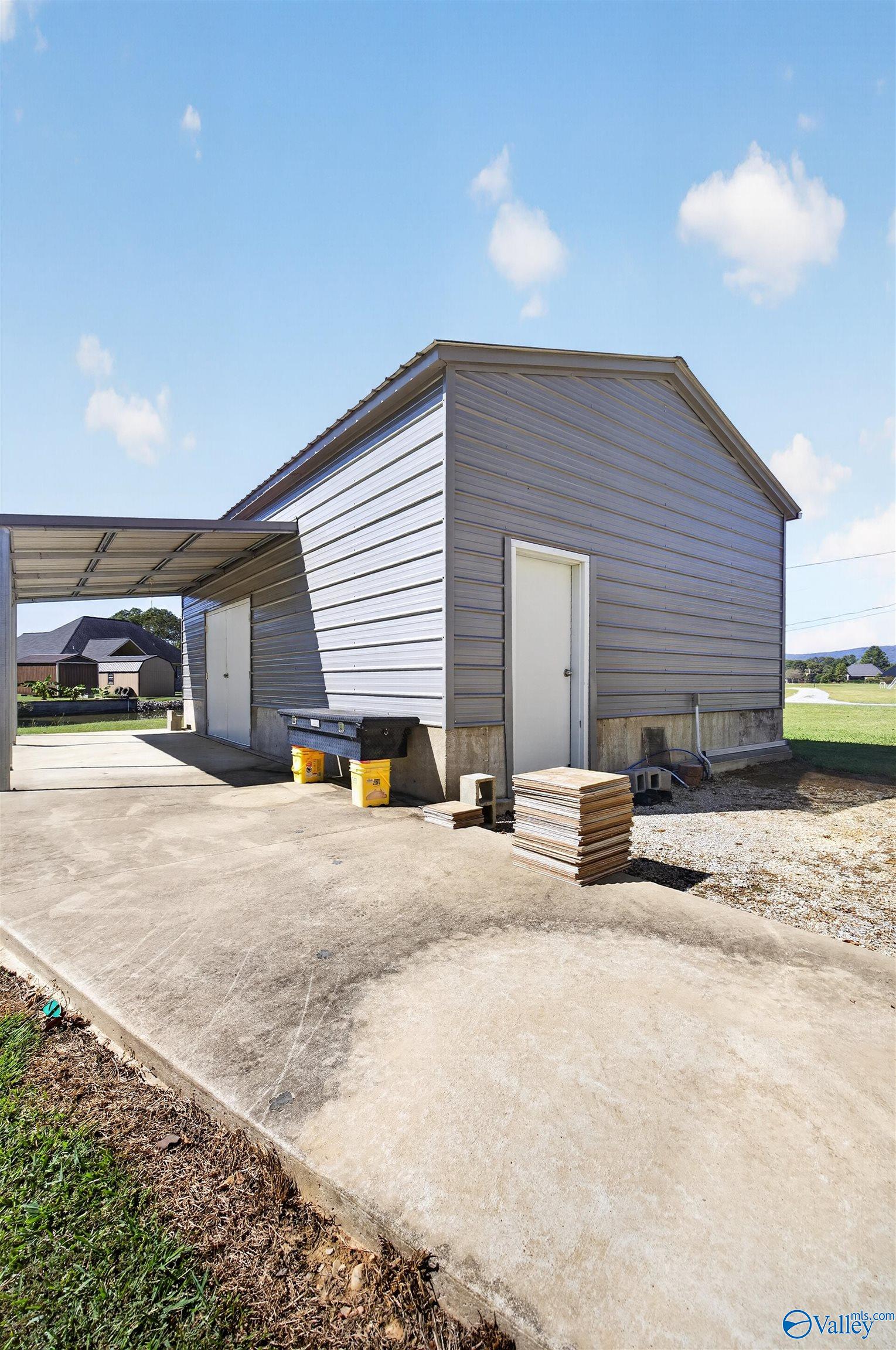 4610 Lake Breeze
