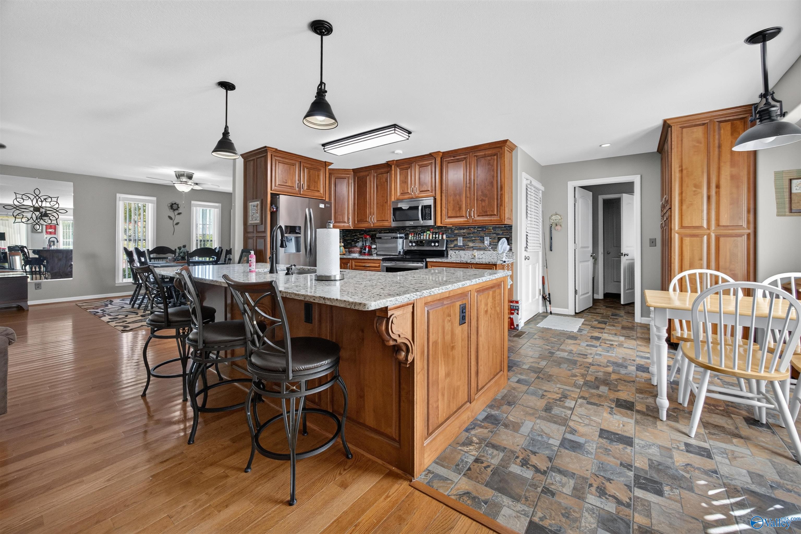 4610 Lake Breeze