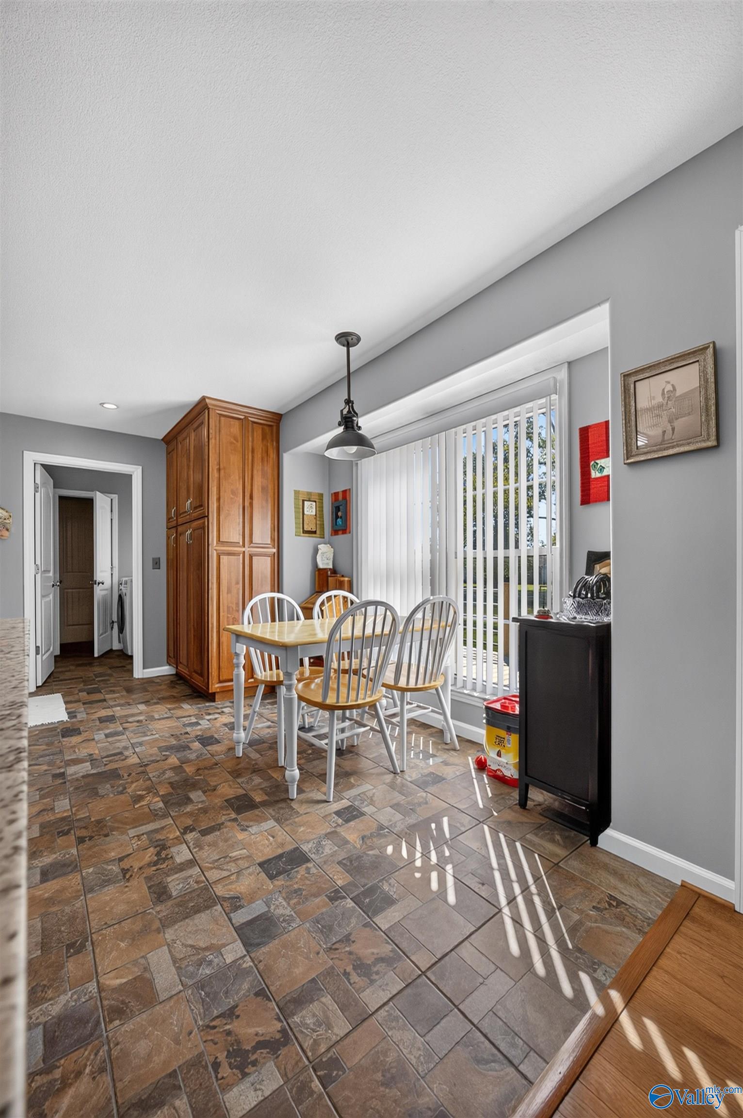 4610 Lake Breeze