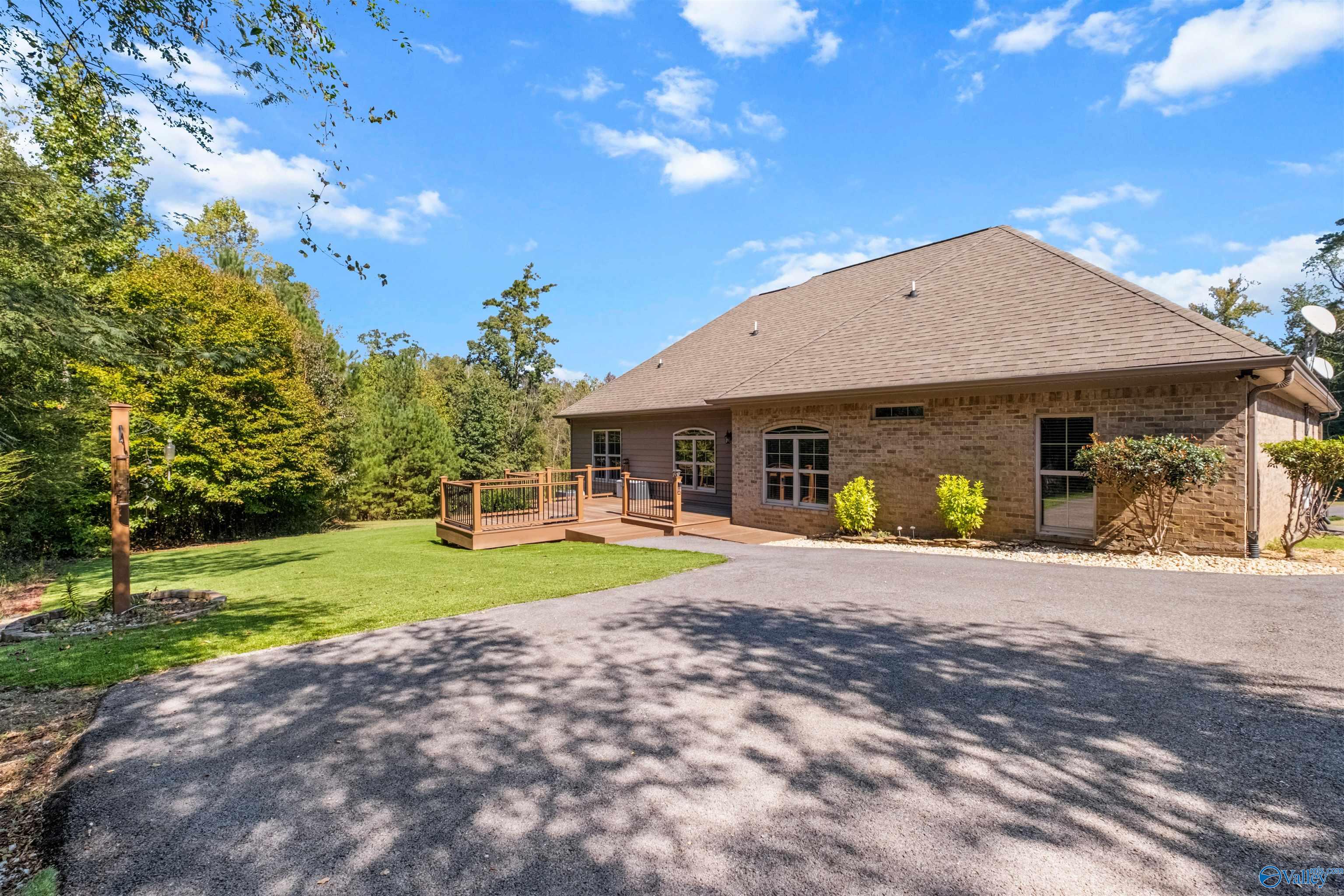 203 Laurel Wood