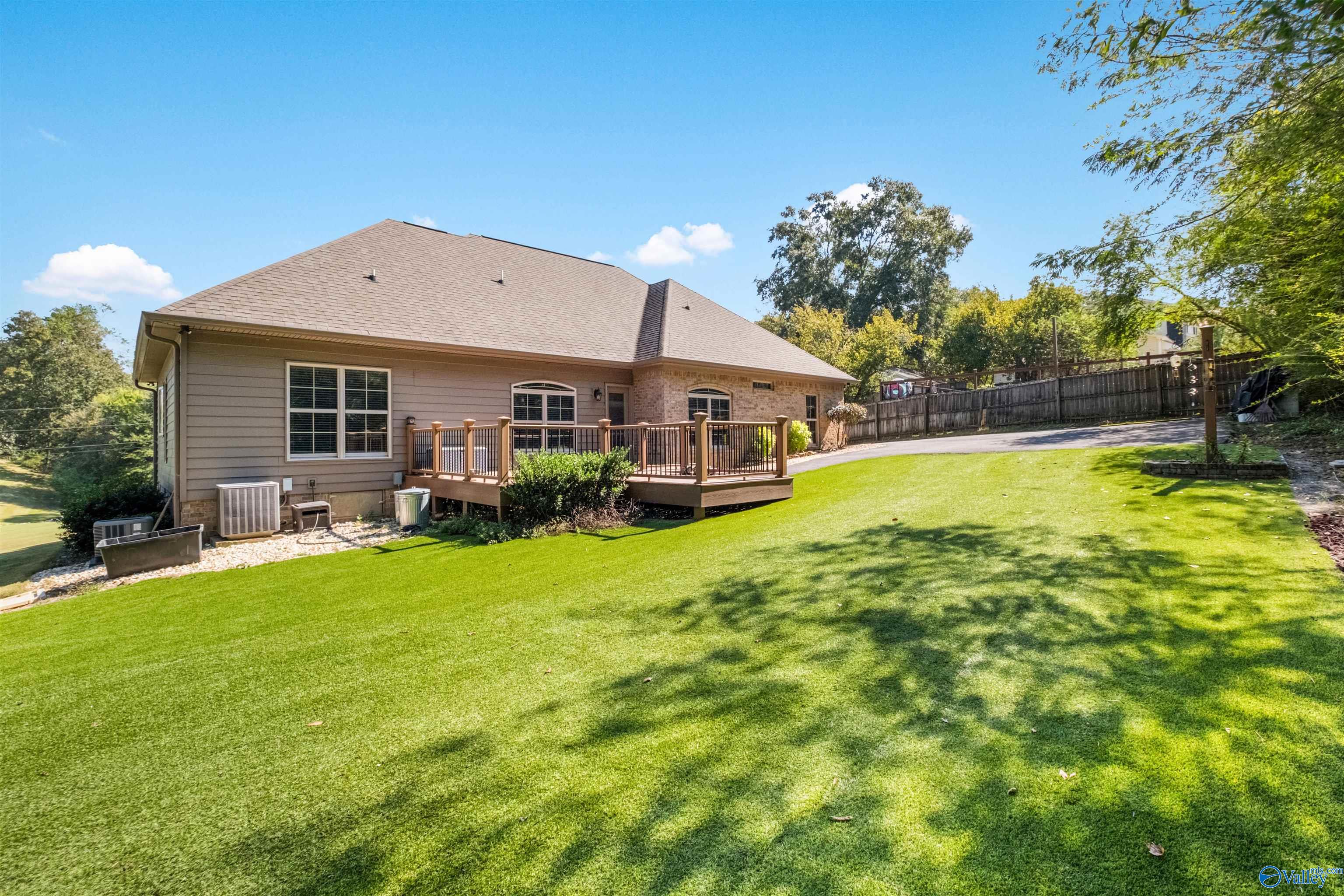 203 Laurel Wood