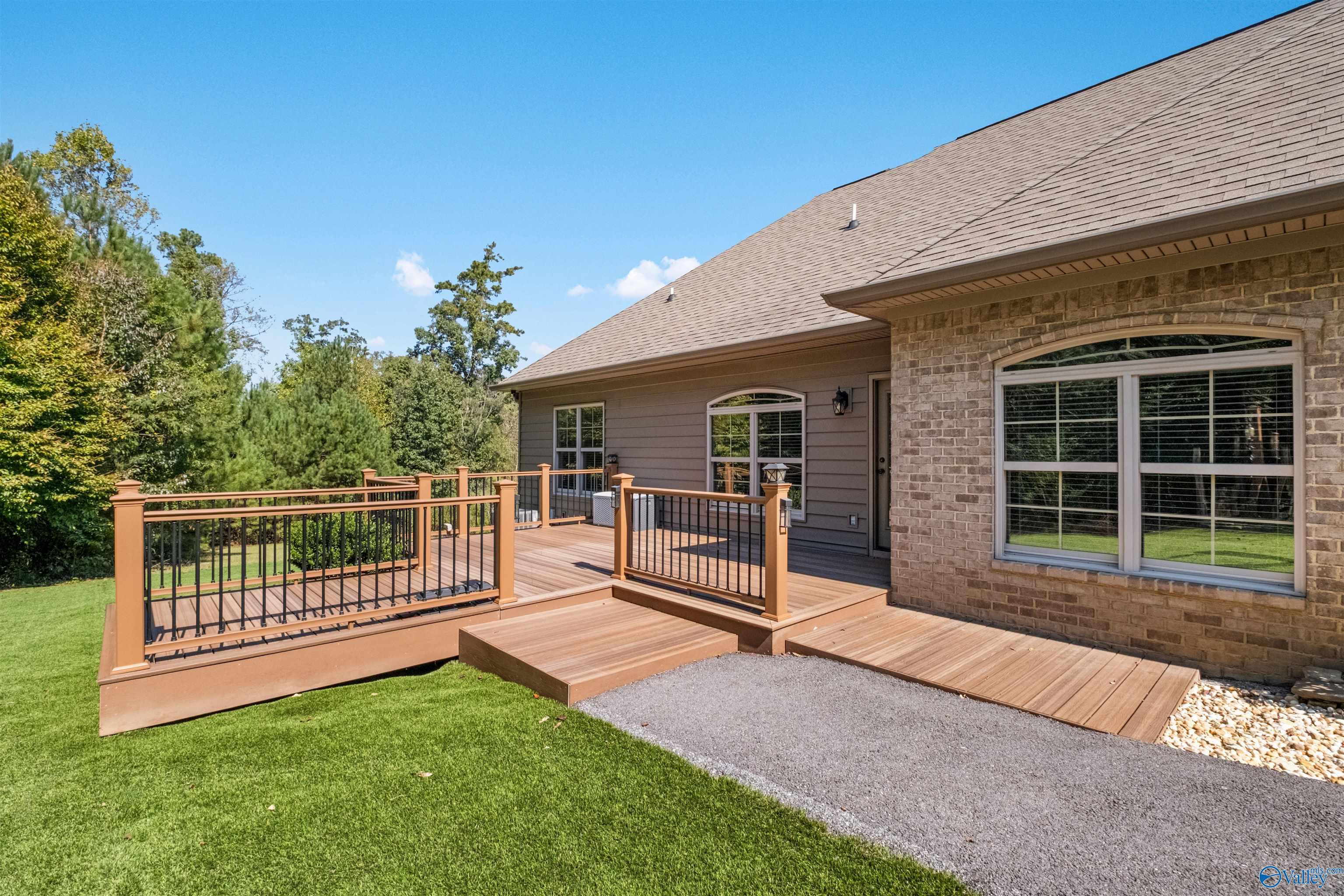 203 Laurel Wood