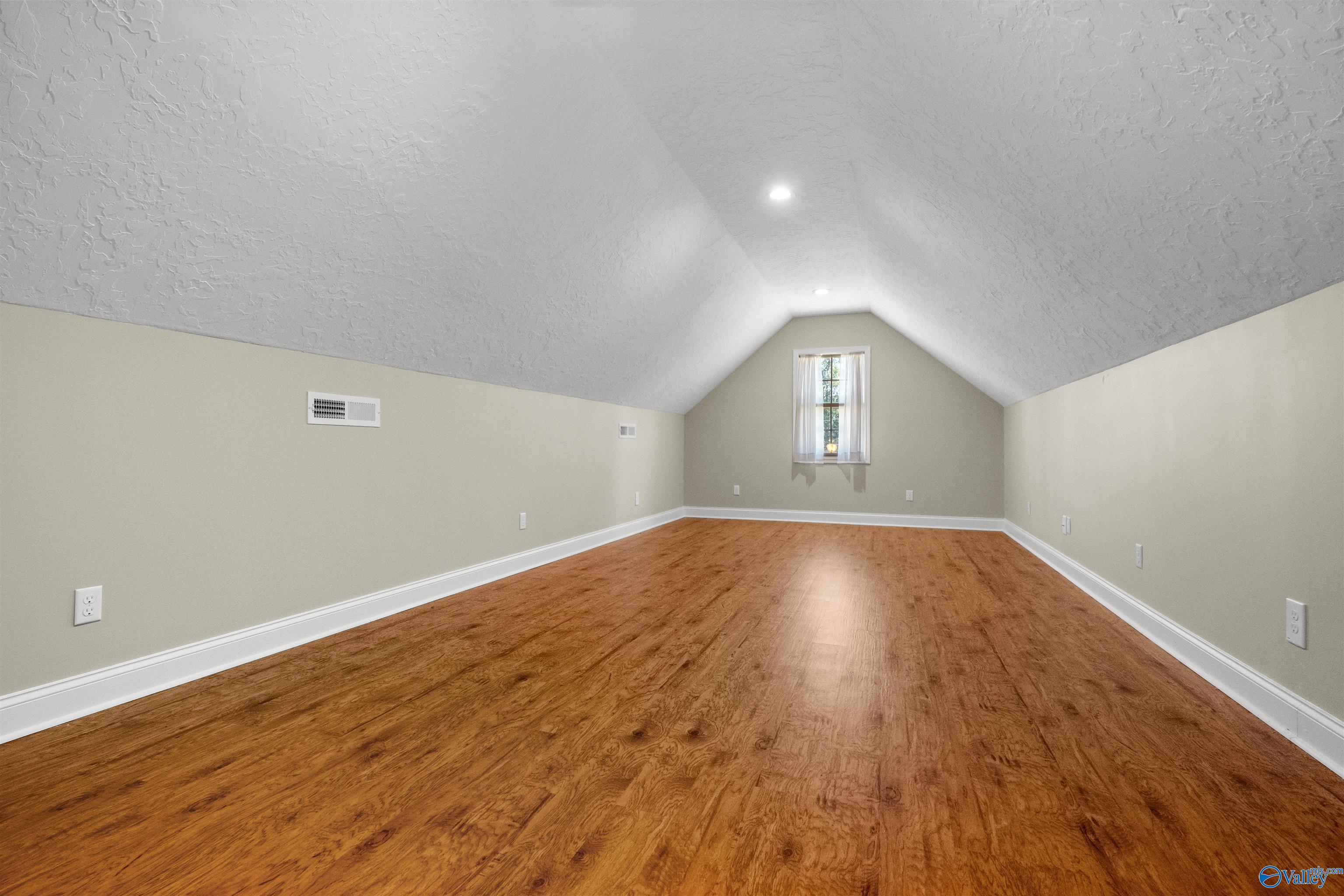203 Laurel Wood