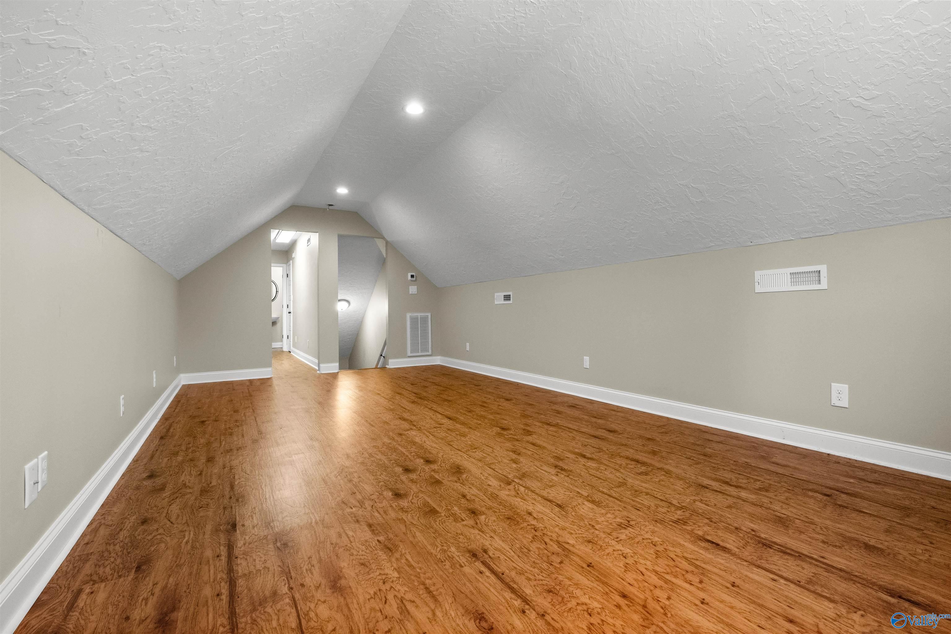 203 Laurel Wood